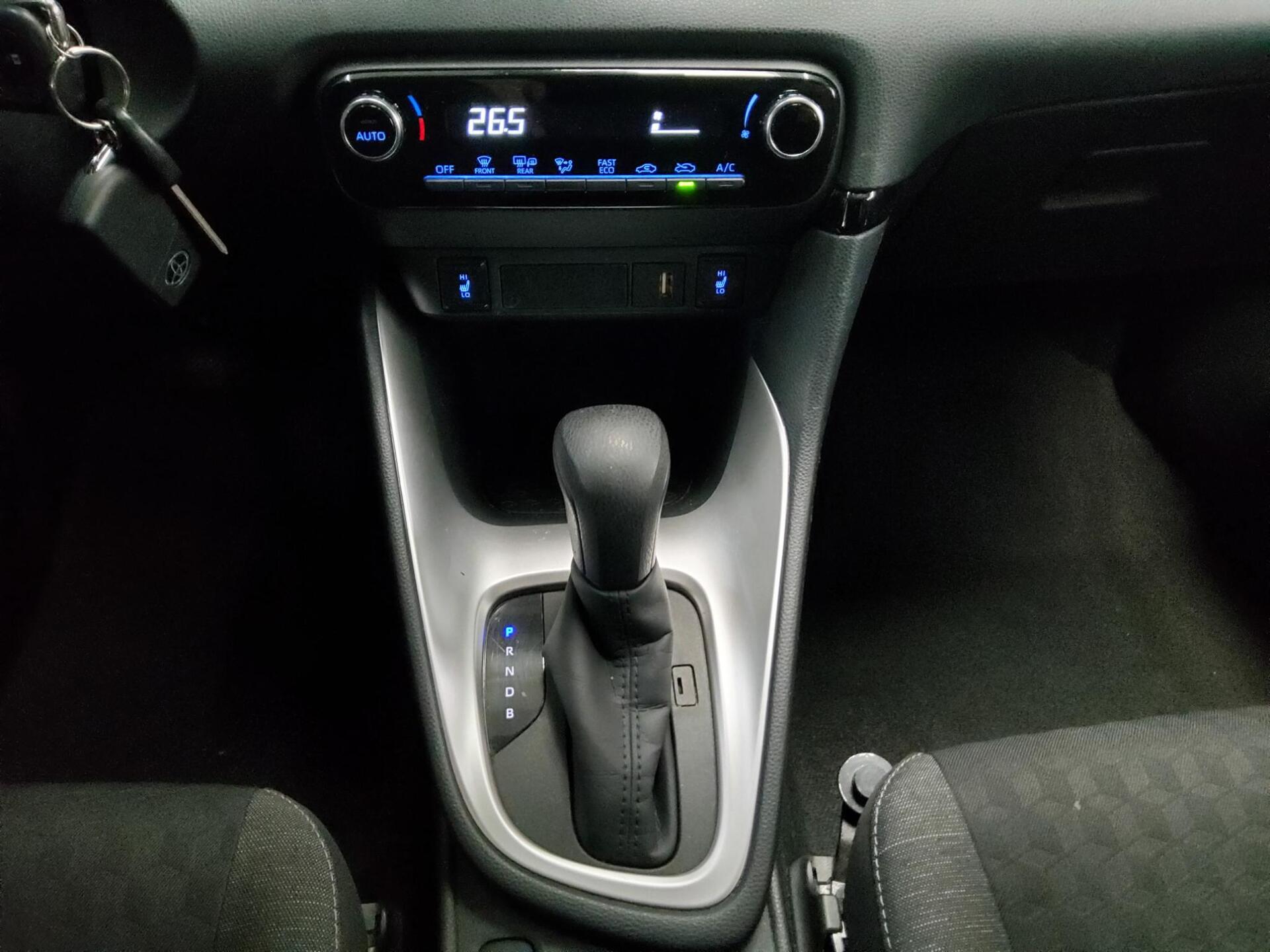 Toyota Yaris 1.5 VVT-I Hybrid Navi LED RfK Shz DAB 6