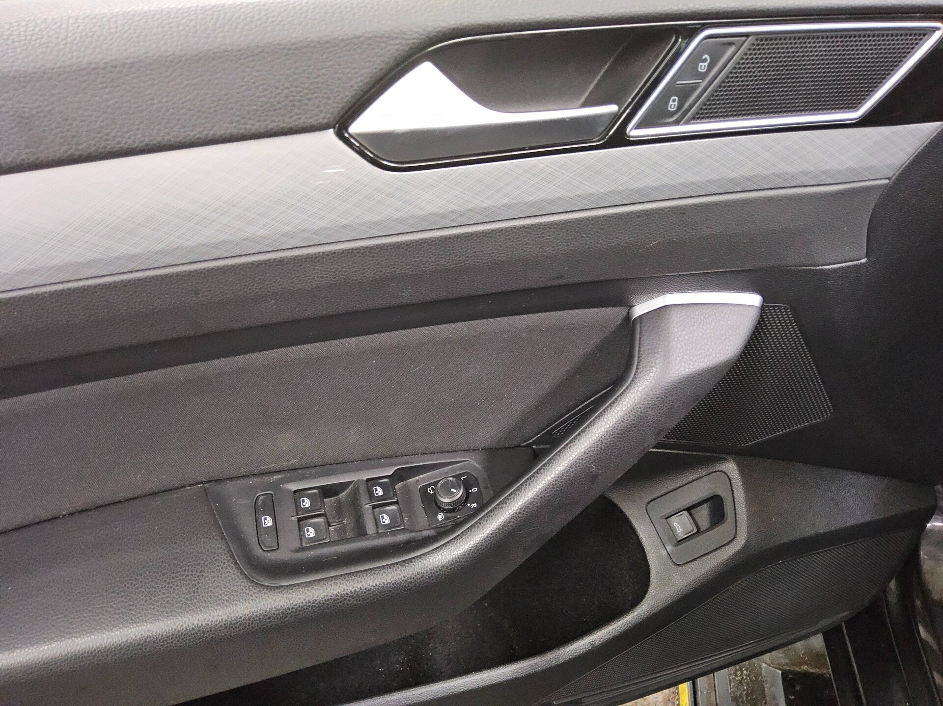 Volkswagen Passat Var. 1.6 TDI Business Navi LED RfK ACC 9