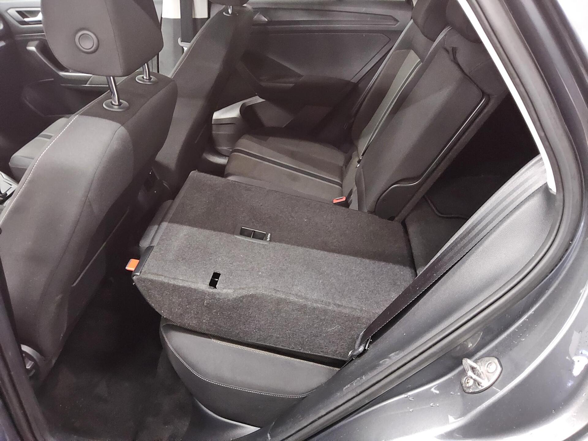 Volkswagen T-Roc 2.0 TDI Style AHK ACC PDC SHZ 12