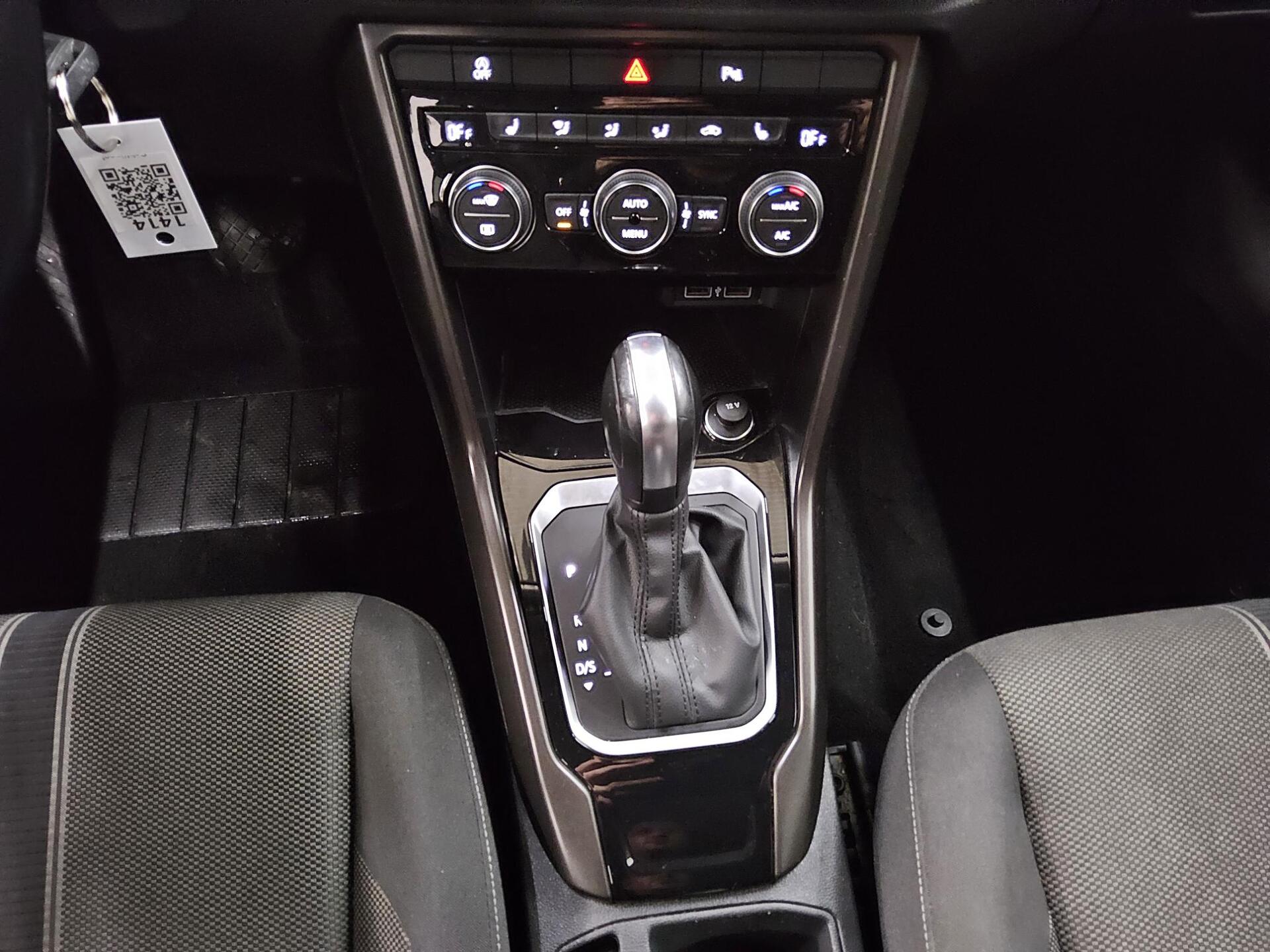 Volkswagen T-Roc 2.0 TDI Style AHK ACC PDC SHZ 6