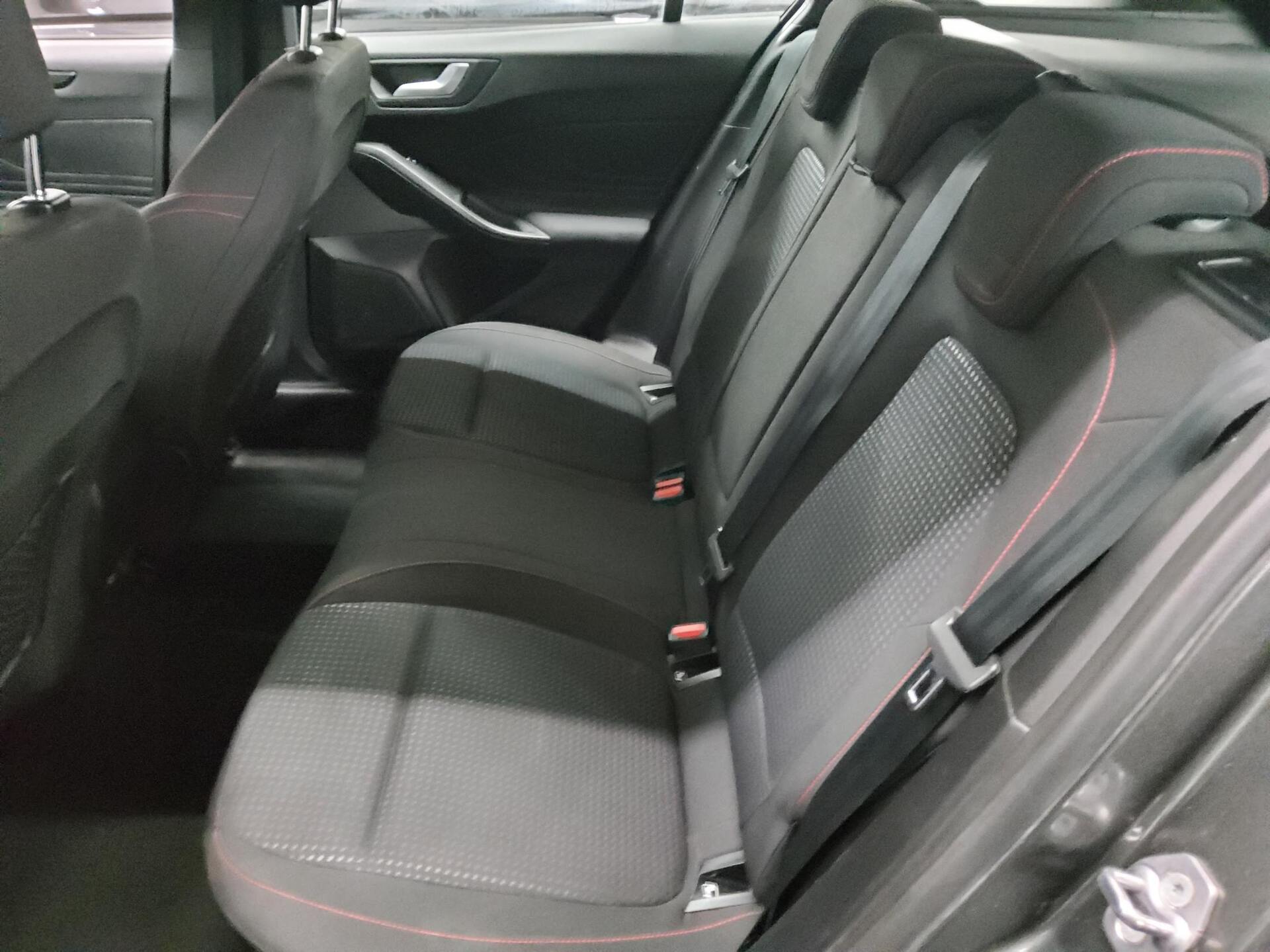 Ford Focus Turnier 1.5 EB ST-Line Navi LED PDC Shz 13