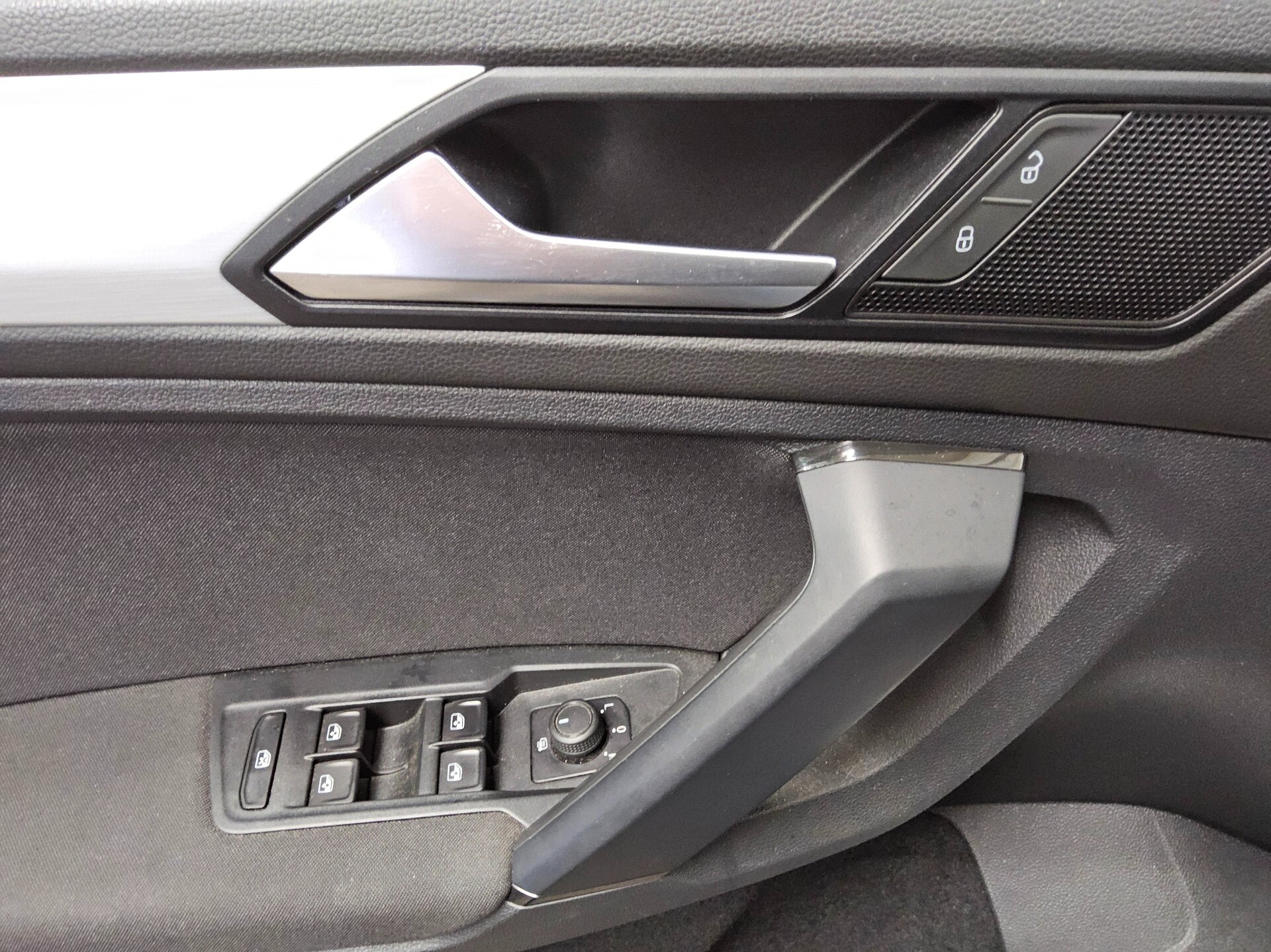 Volkswagen Tiguan 2.0 TDI Comf. AHK ACC PDC 9