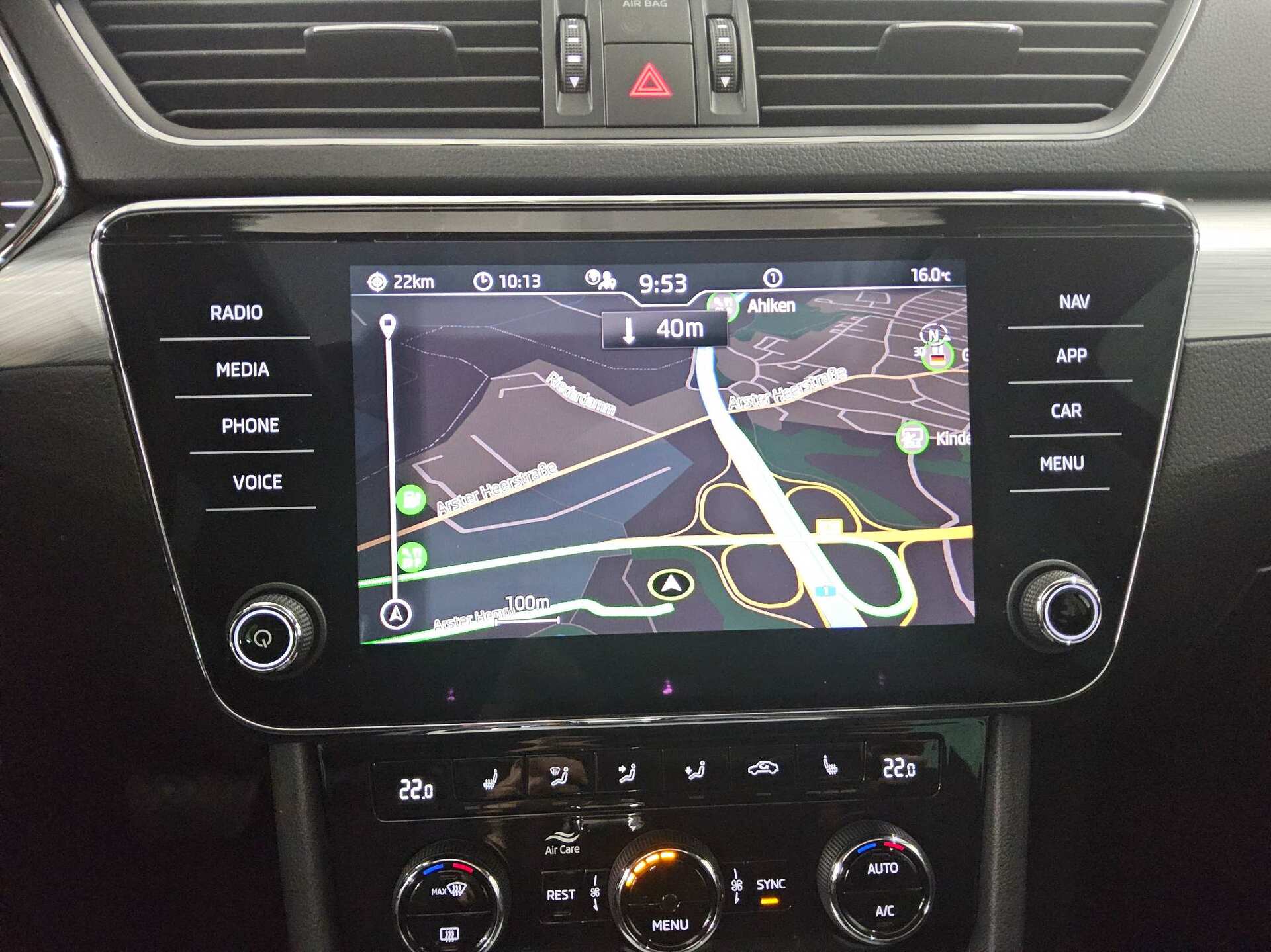 Skoda Superb Kombi 2.0 TDI Ambition Navi DC Pano AHK 7