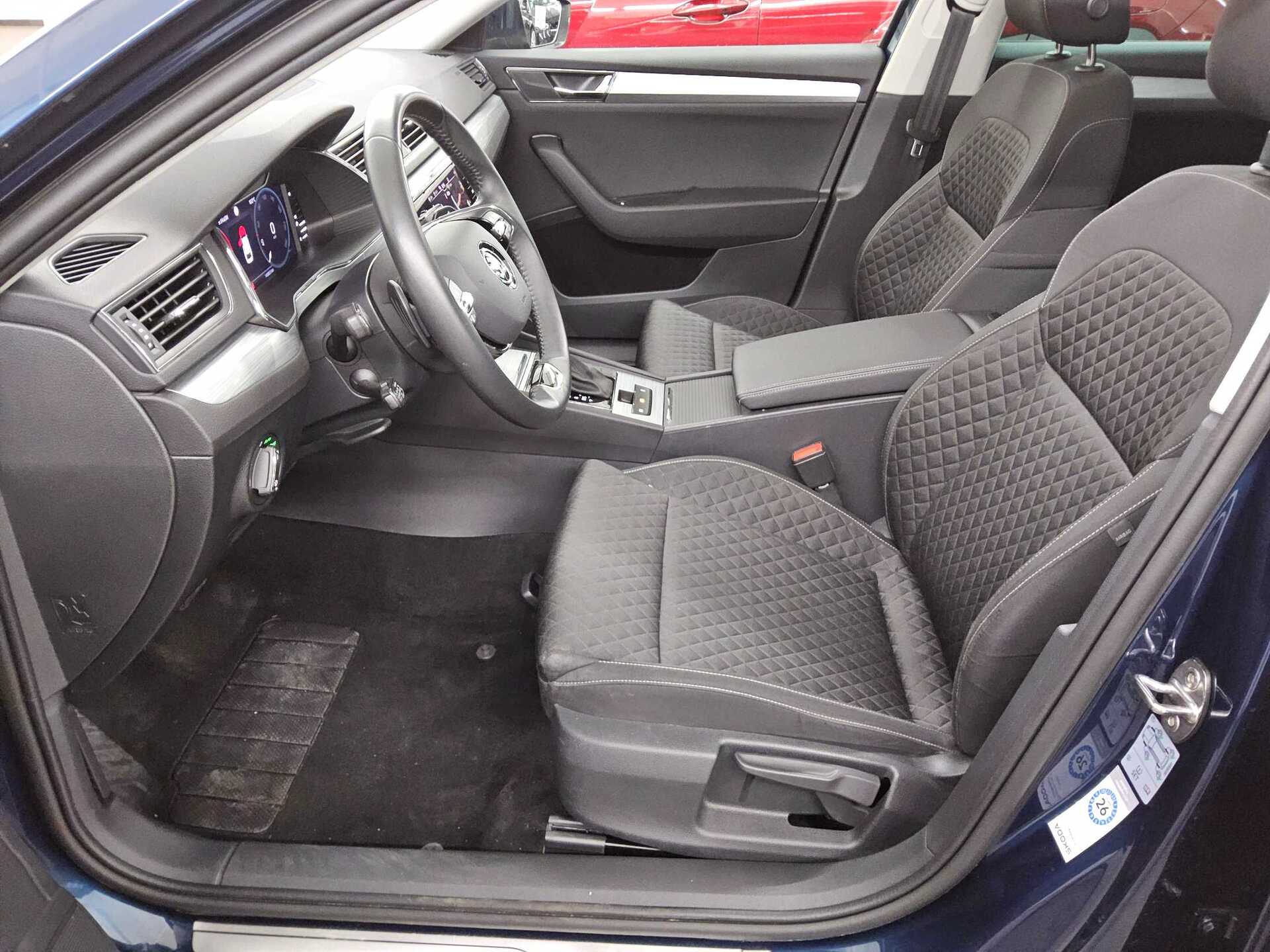 Skoda Superb Kombi 2.0 TDI Ambition Navi DC Pano AHK 9