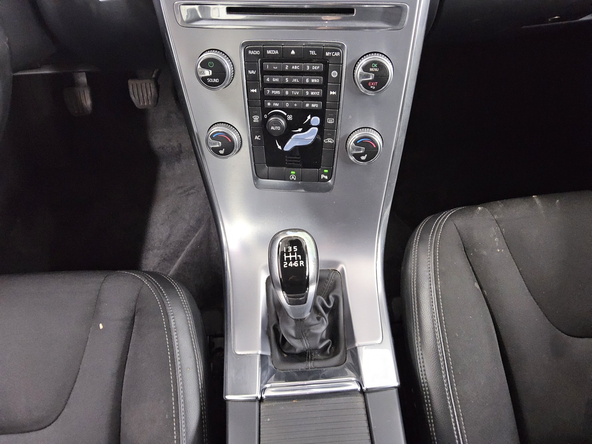 Volvo XC60 D3 Momentum Navi Ahk PDC Shz 6