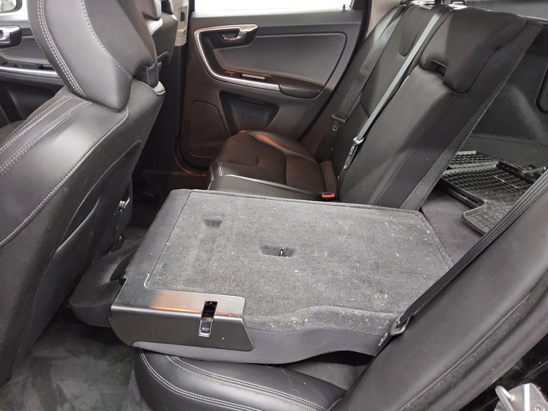 Volvo XC60 D3 Momentum Navi Ahk PDC Shz 12