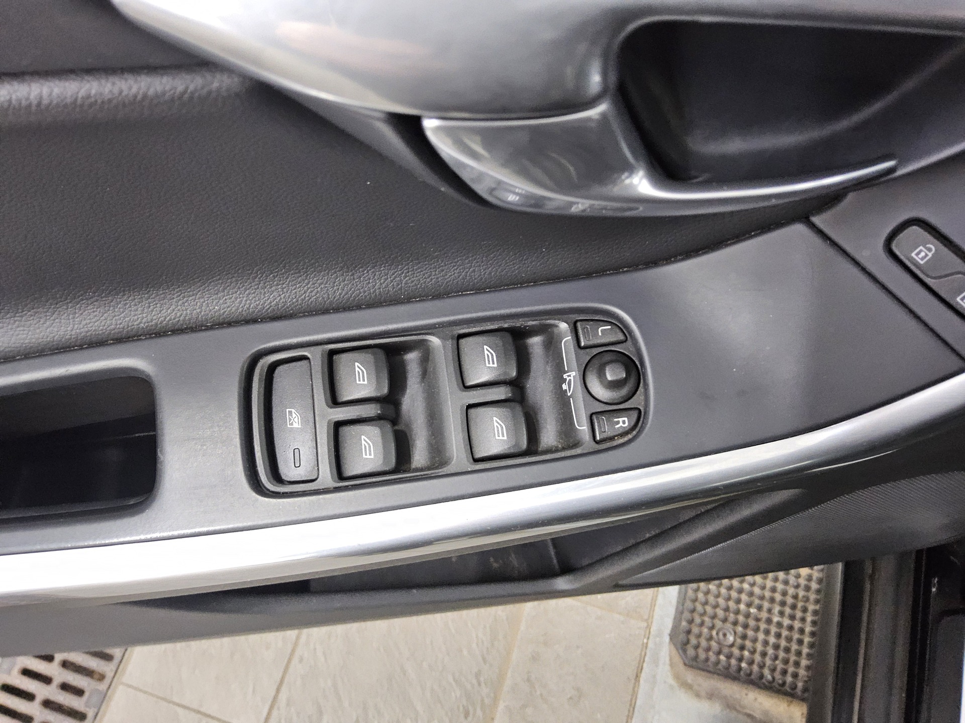 Volvo XC60 D3 Momentum Navi Ahk PDC Shz 9