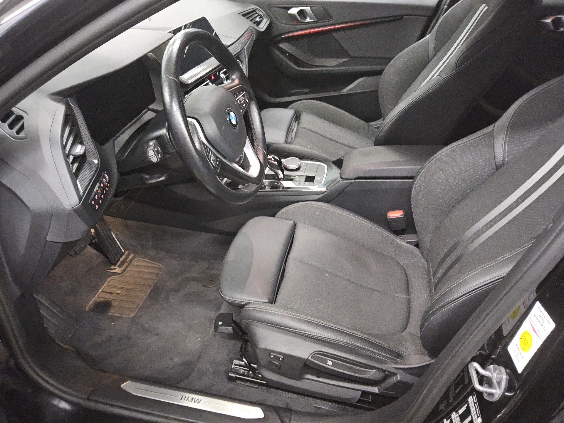 BMW 118dA Sport-Line Navi LED LC-Pro AHK RFK 9