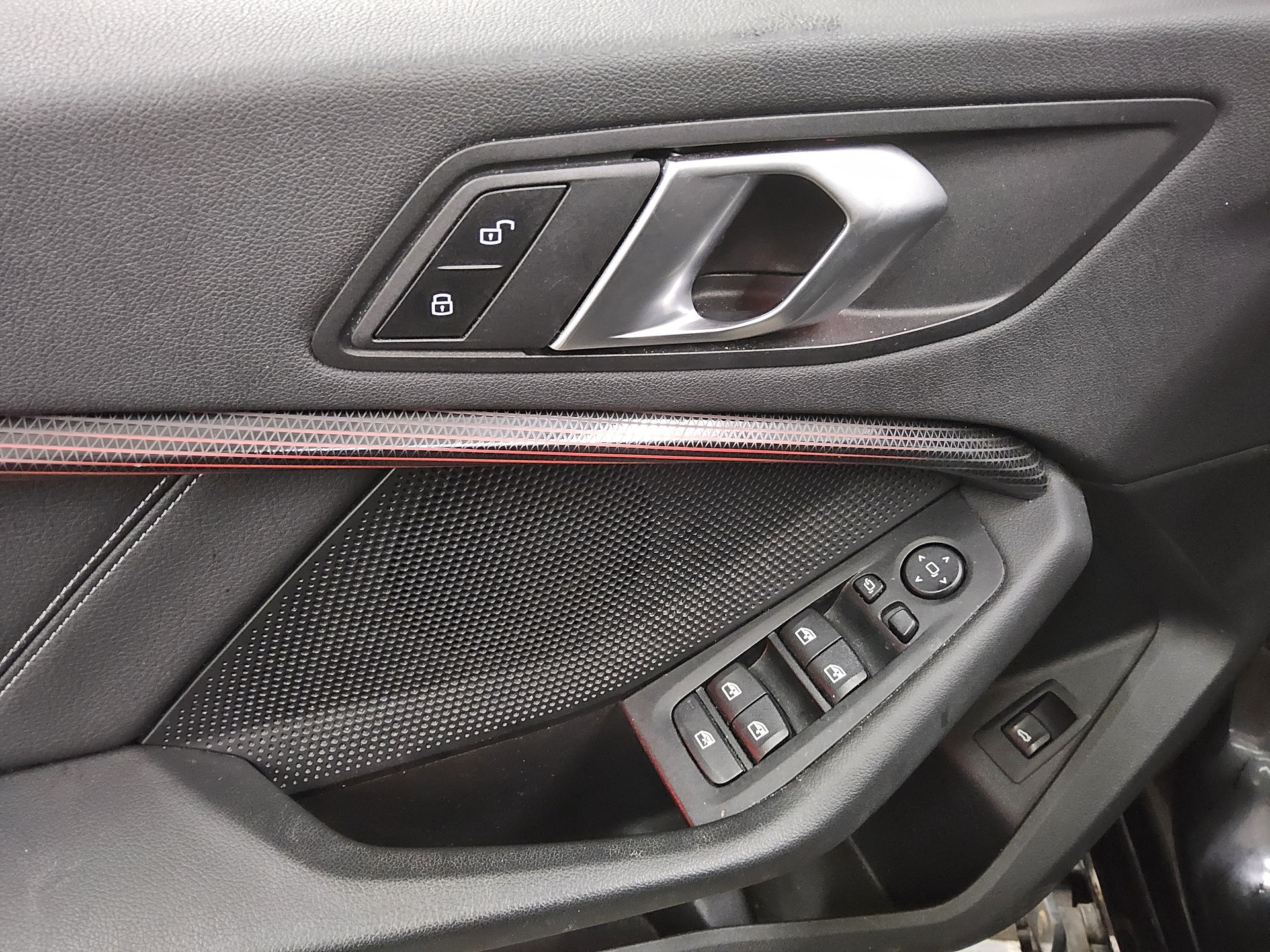 BMW 118dA Sport-Line Navi LED LC-Pro AHK RFK 10