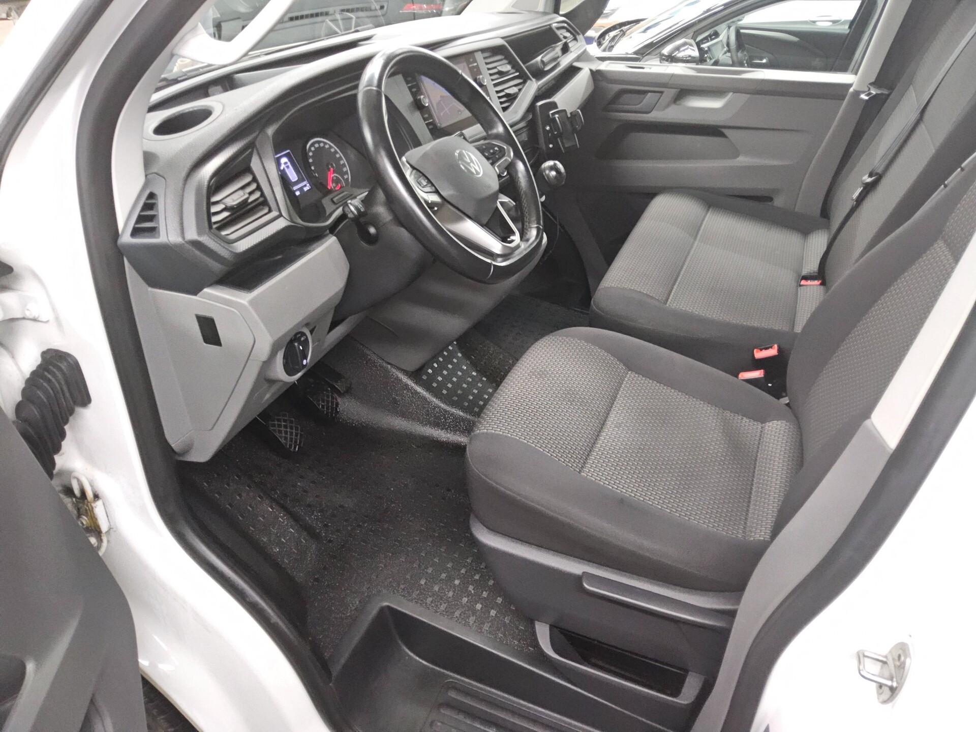 Volkswagen T6.1 2.0 TDI Kasten Navi LED Klima SHZ PDC 8