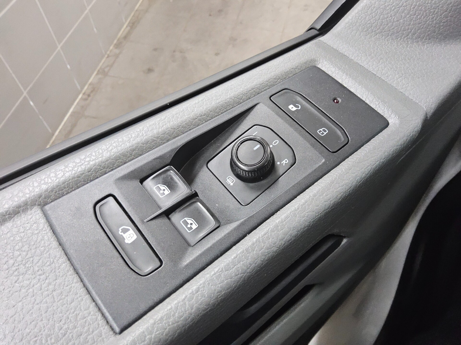 Volkswagen T6.1 2.0 TDI Kasten Navi LED Klima SHZ PDC 9