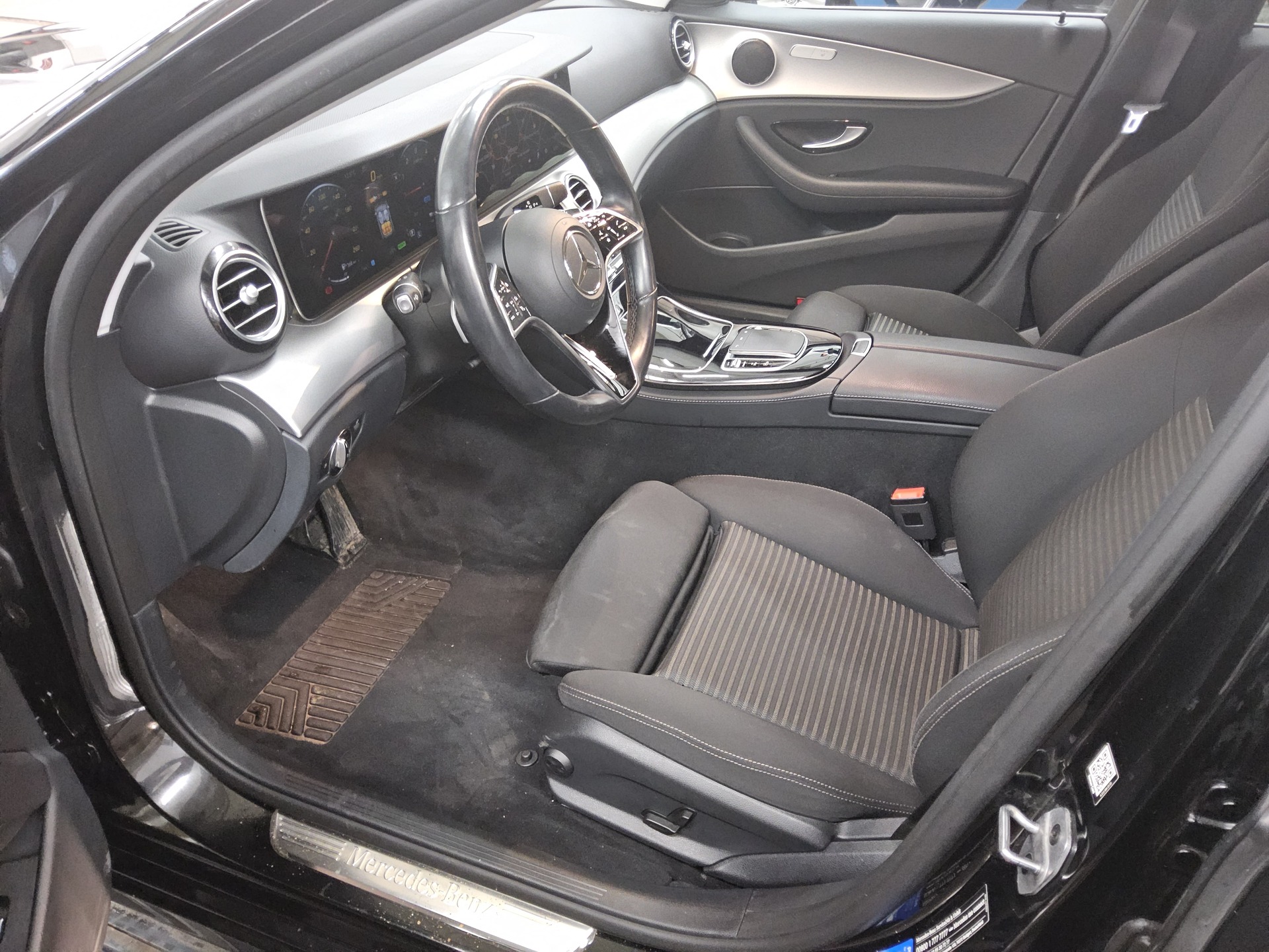 Mercedes-Benz E 300 de Widescreen LED RFK PDC 8