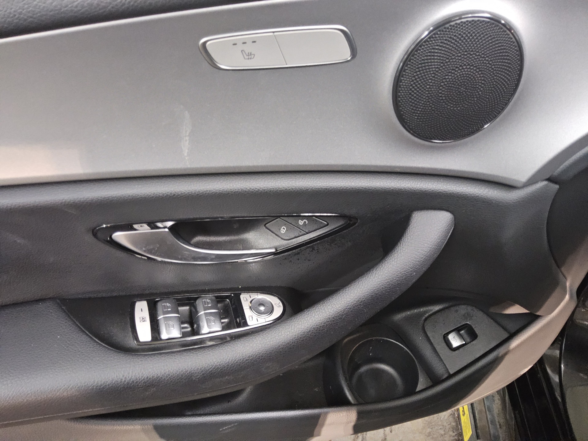 Mercedes-Benz E 300 de Widescreen LED RFK PDC 9