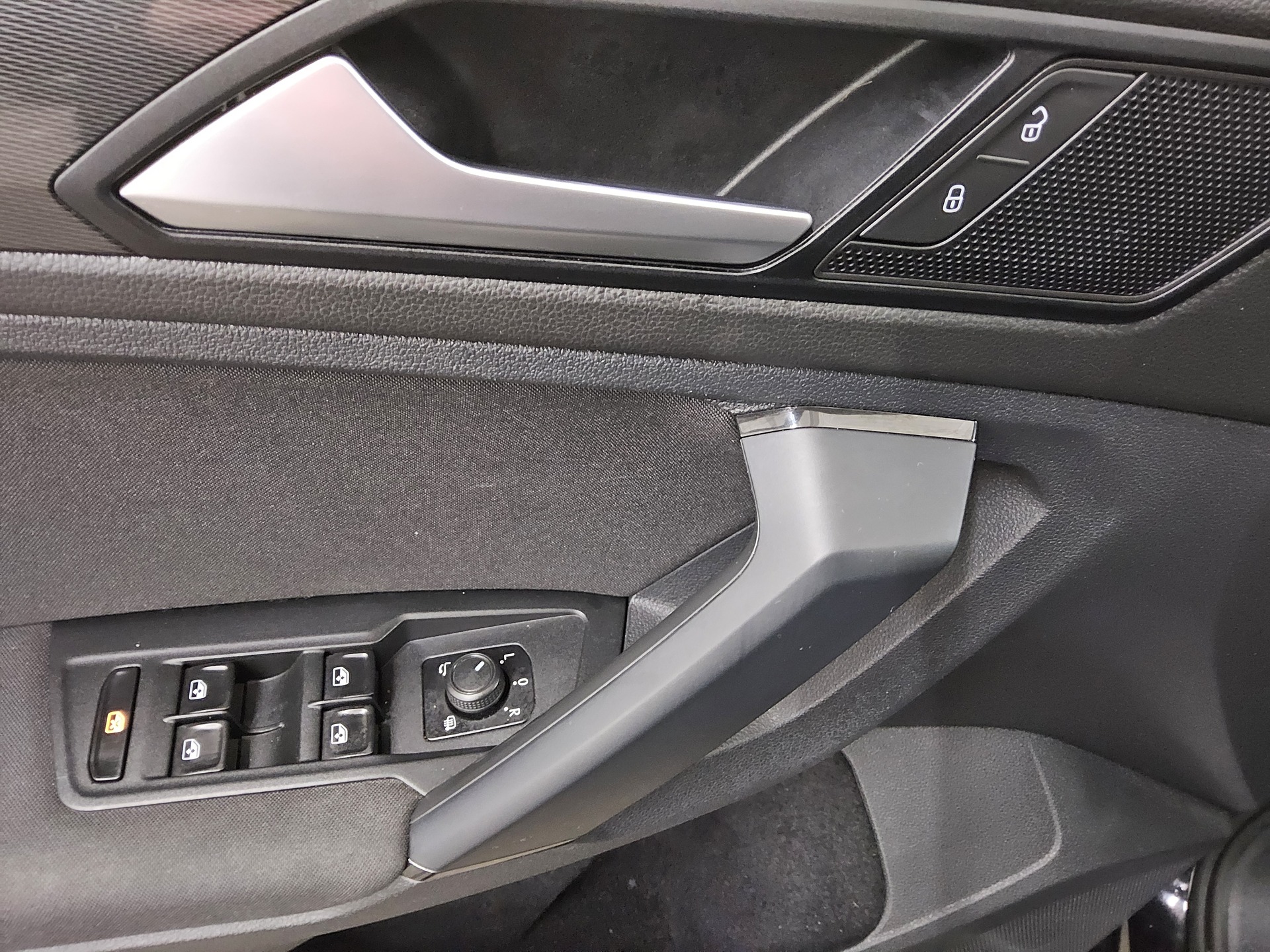 Volkswagen Tiguan 1.5 TSI Comf. Navi LED Ambiente ACC Ahk 9