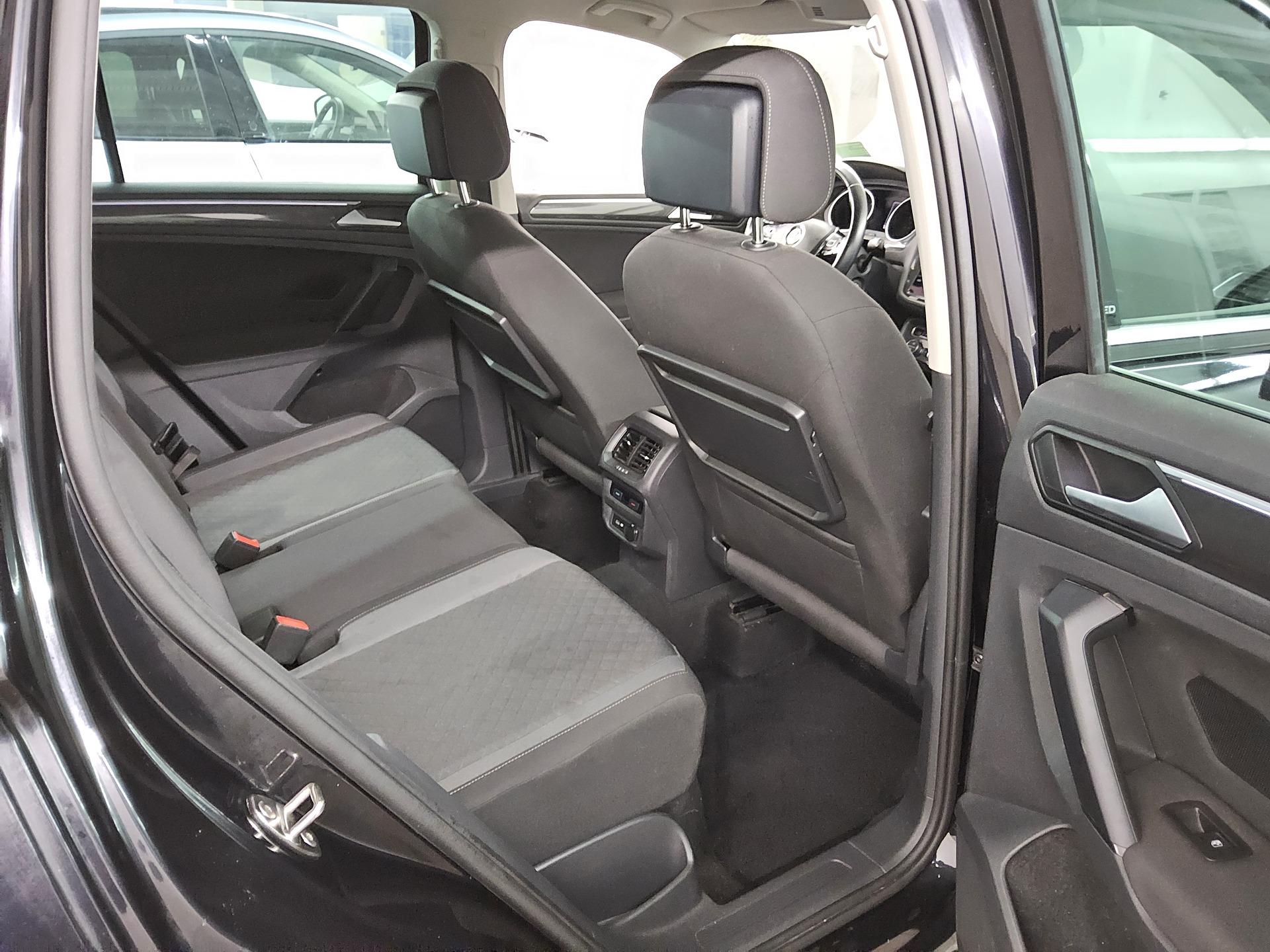 Volkswagen Tiguan 1.5 TSI Comf. Navi LED Ambiente ACC Ahk 13