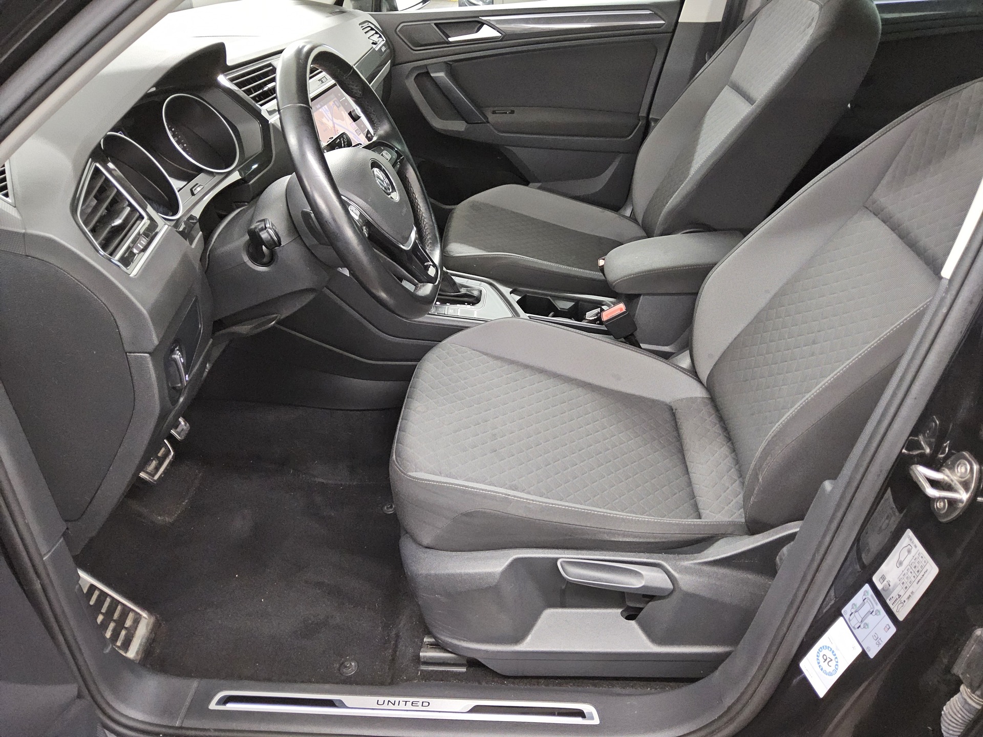 Volkswagen Tiguan 1.5 TSI Comf. Navi LED Ambiente ACC Ahk 8