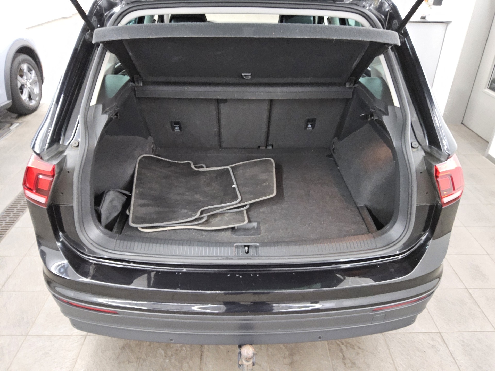 Volkswagen Tiguan 1.5 TSI Comf. Navi LED Ambiente ACC Ahk 11