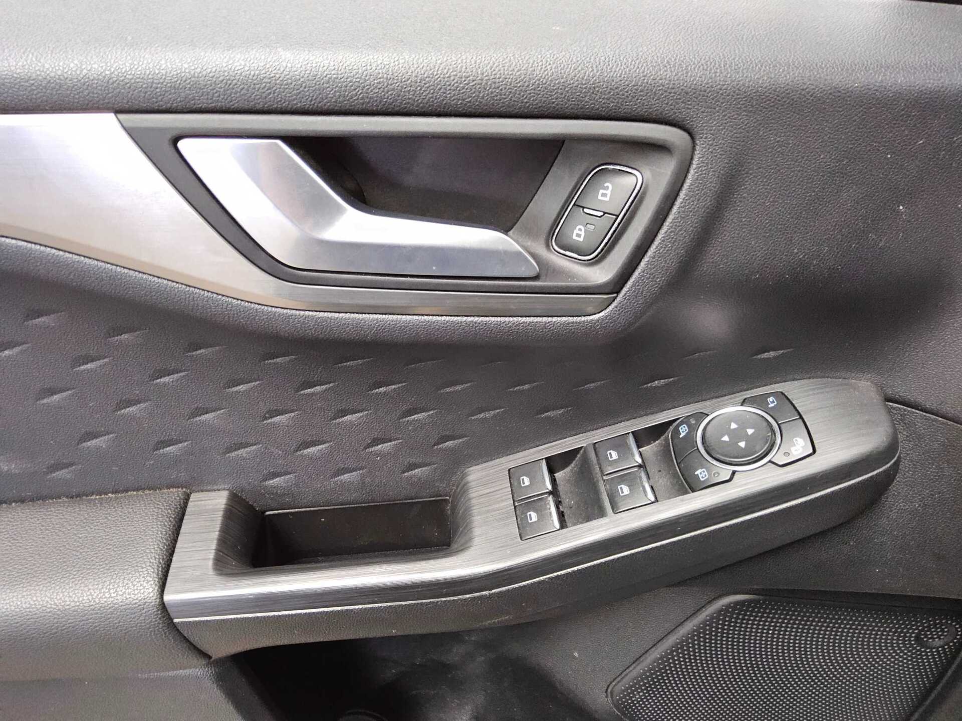 Ford Kuga 2.0 EB Titanium Navi LED 4xShz RFK 9