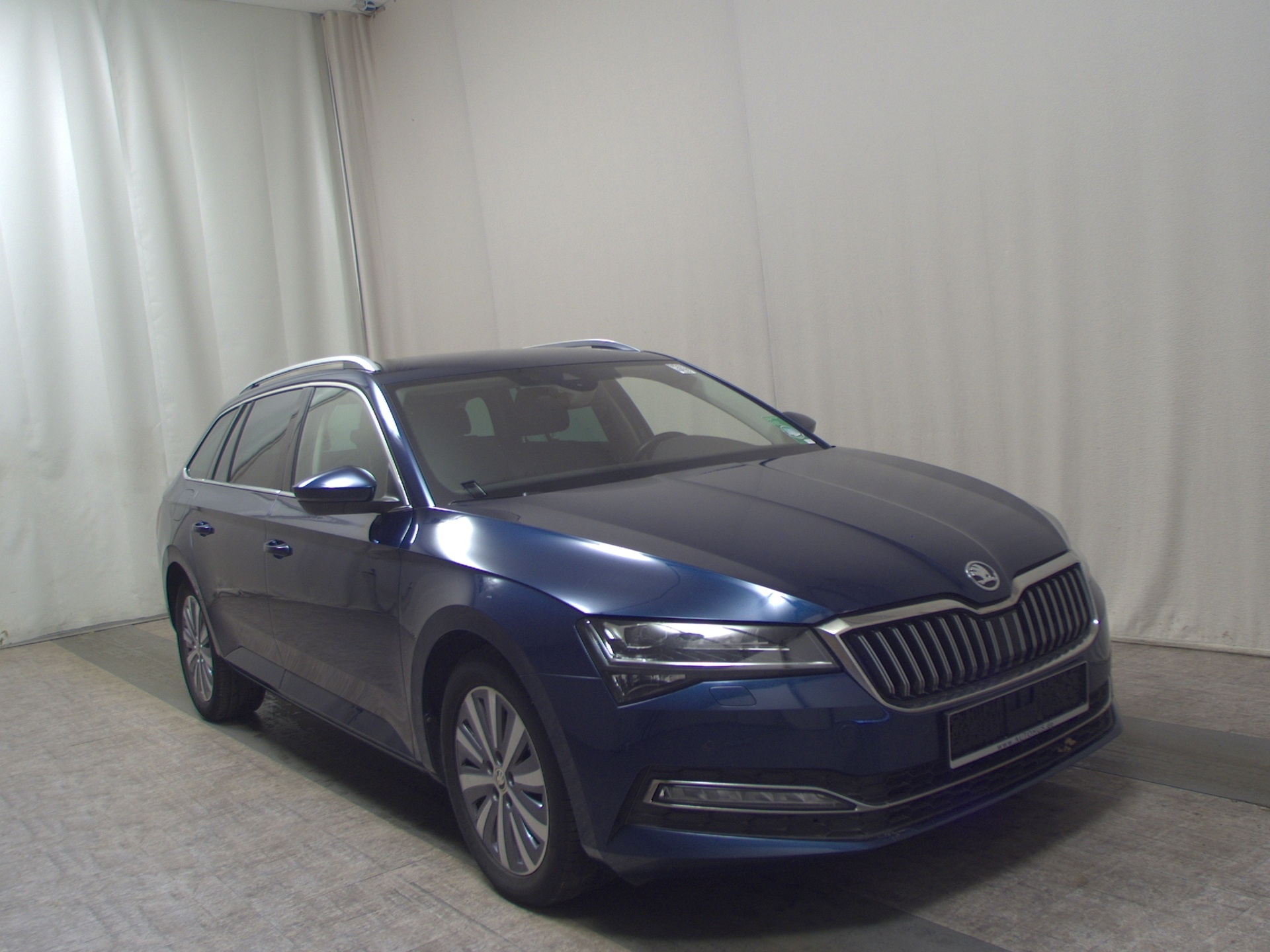 Skoda Superb Kombi 2.0 TDI Premium Ed. Navi LED vc ACC 3