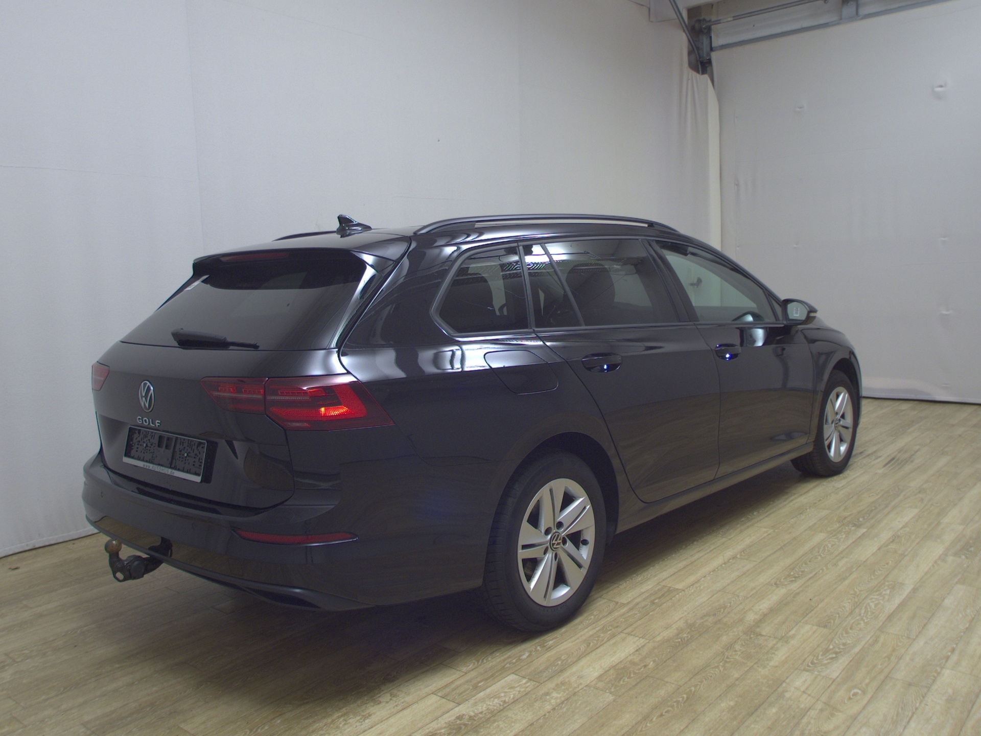 Volkswagen Golf-8 Var. 2.0 TDI Life Navi Pano Matrix DC AHK 4