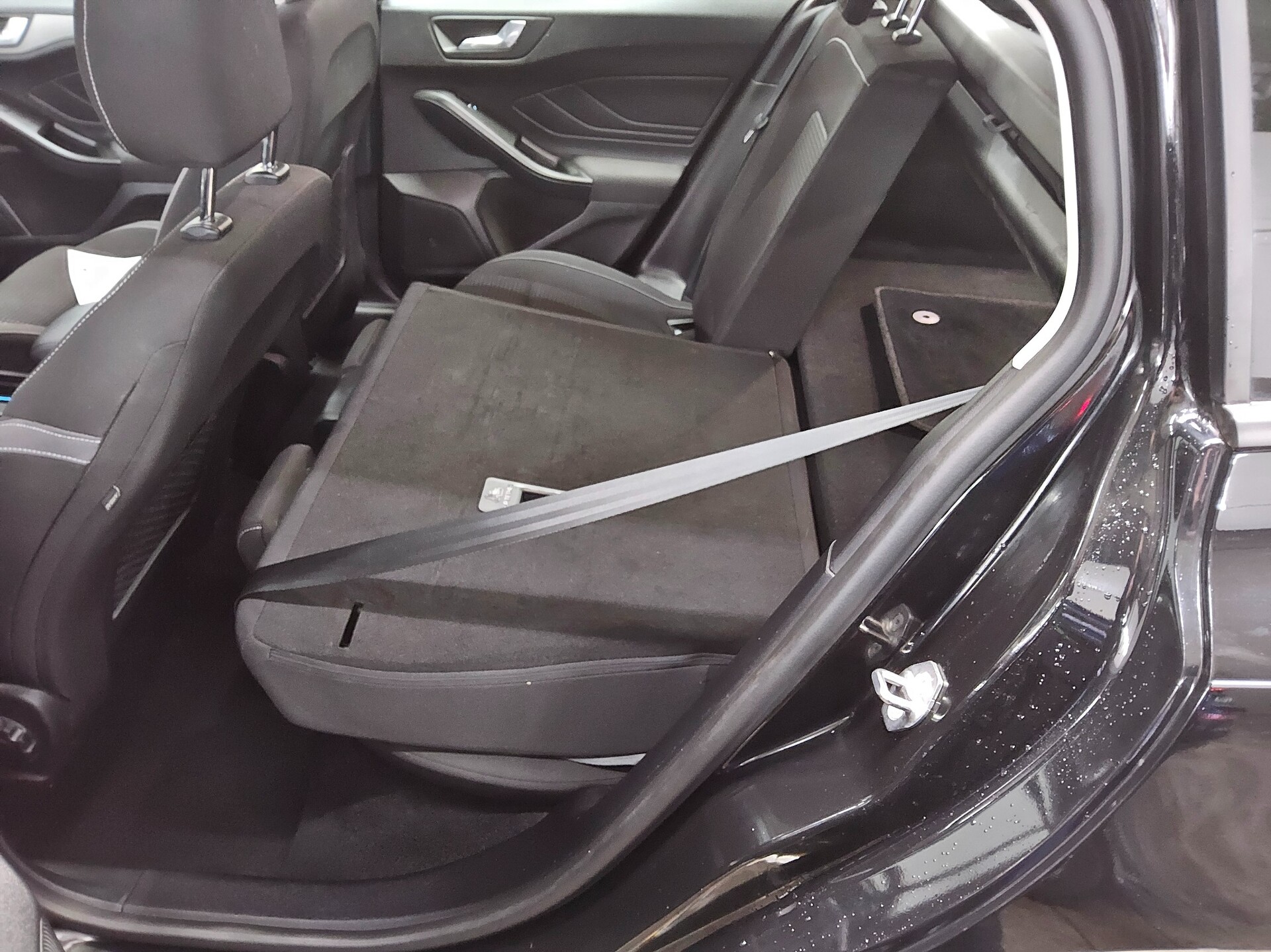 Ford Focus Turnier 1.5 EB Cool&Connect Navi LED 12