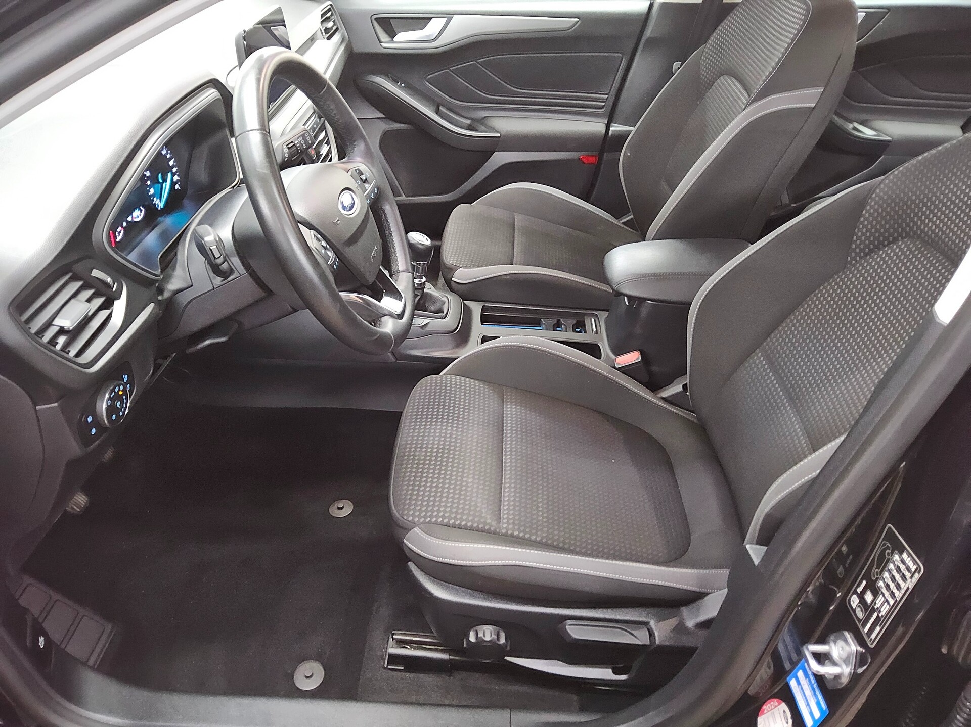 Ford Focus Turnier 1.5 EB Cool&Connect Navi LED 8