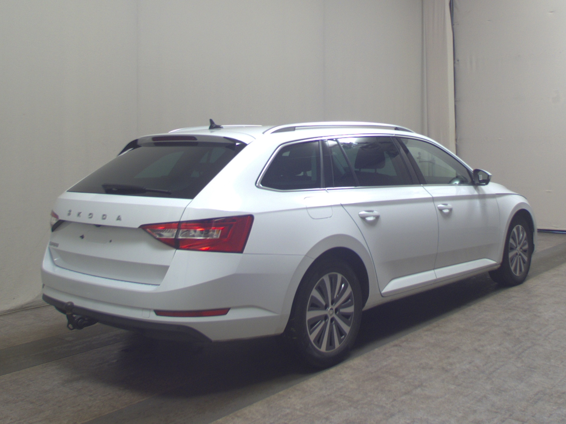 Skoda Superb Kombi 2.0 TDI Ambition Navi LED AHK AID 4
