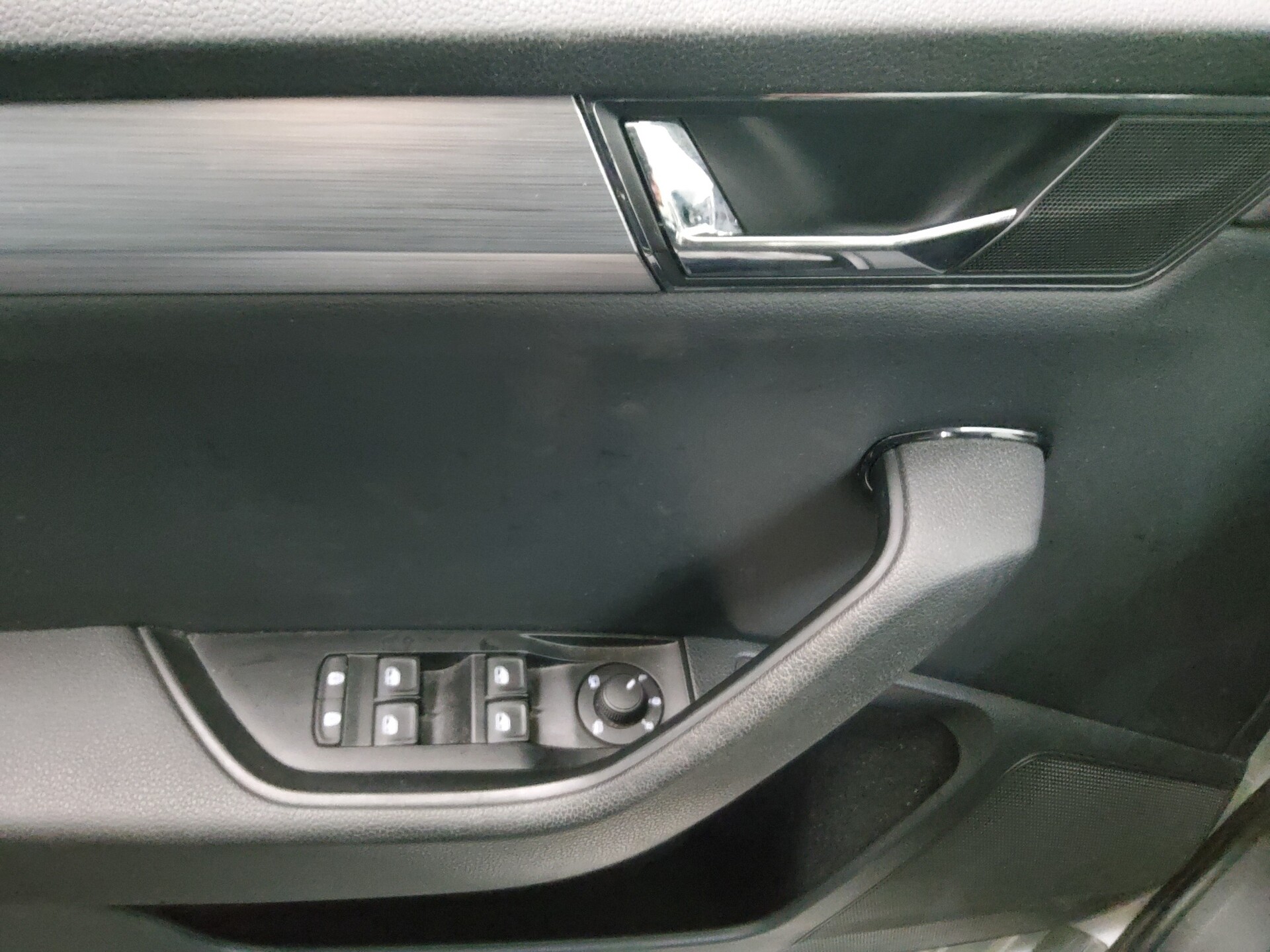 Skoda Superb Kombi 2.0 TDI Ambition Navi LED AHK AID 10