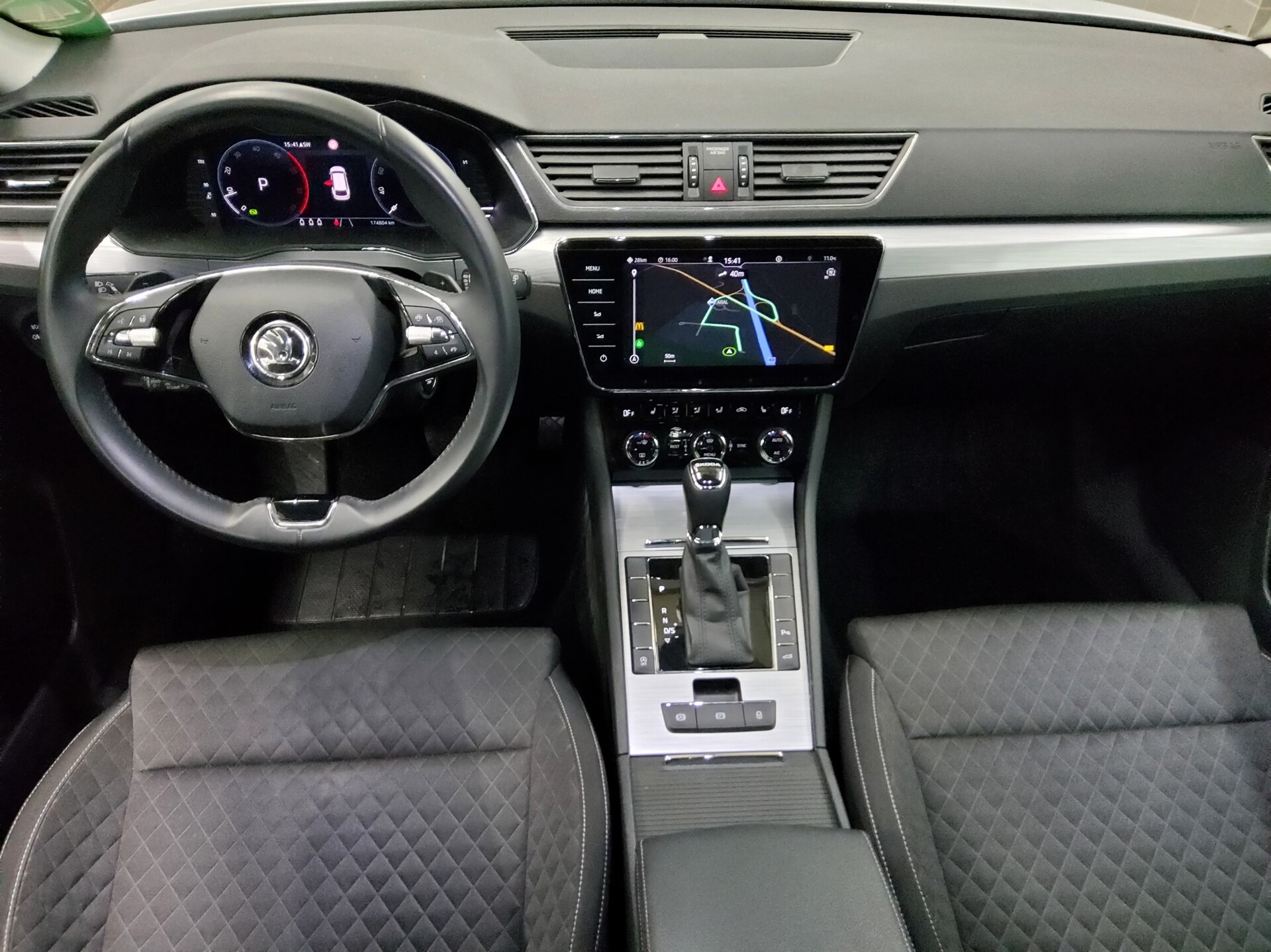 Skoda Superb Kombi 2.0 TDI Ambition Navi LED AHK AID 5