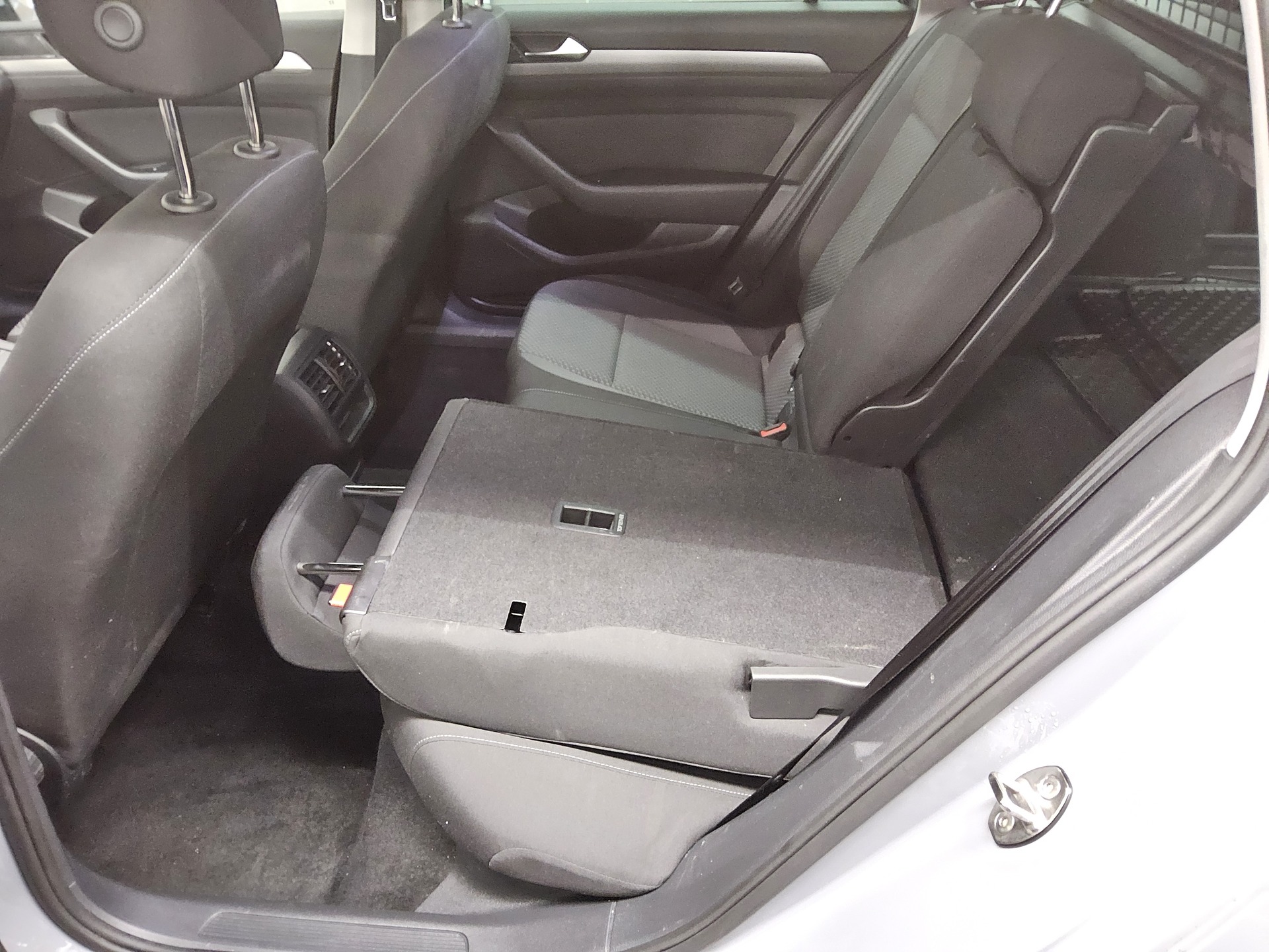 Volkswagen Passat Var. 2.0 TDI Navi LED ACC RFK el.Heck Shz 12