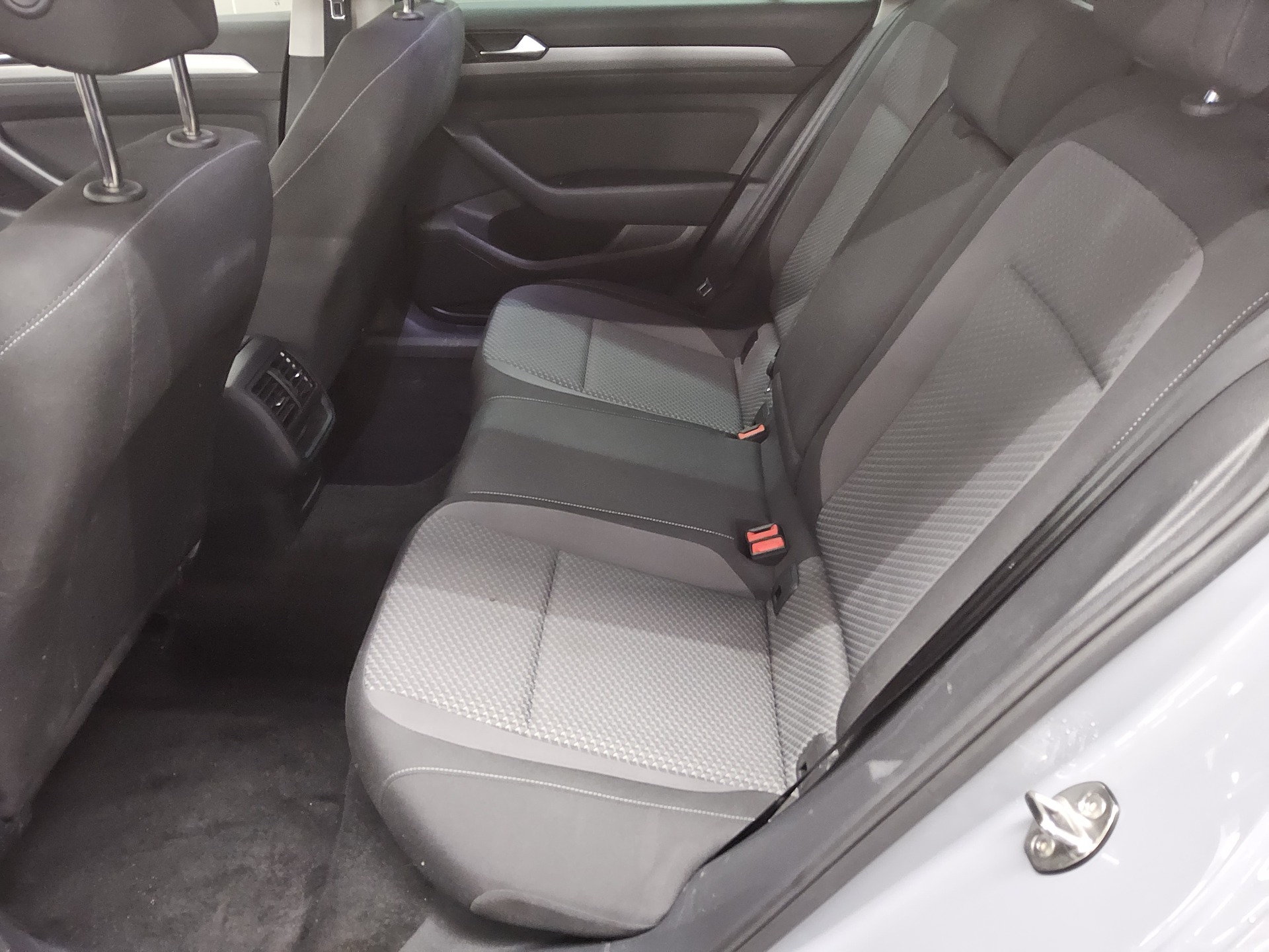 Volkswagen Passat Var. 2.0 TDI Navi LED ACC RFK el.Heck Shz 13