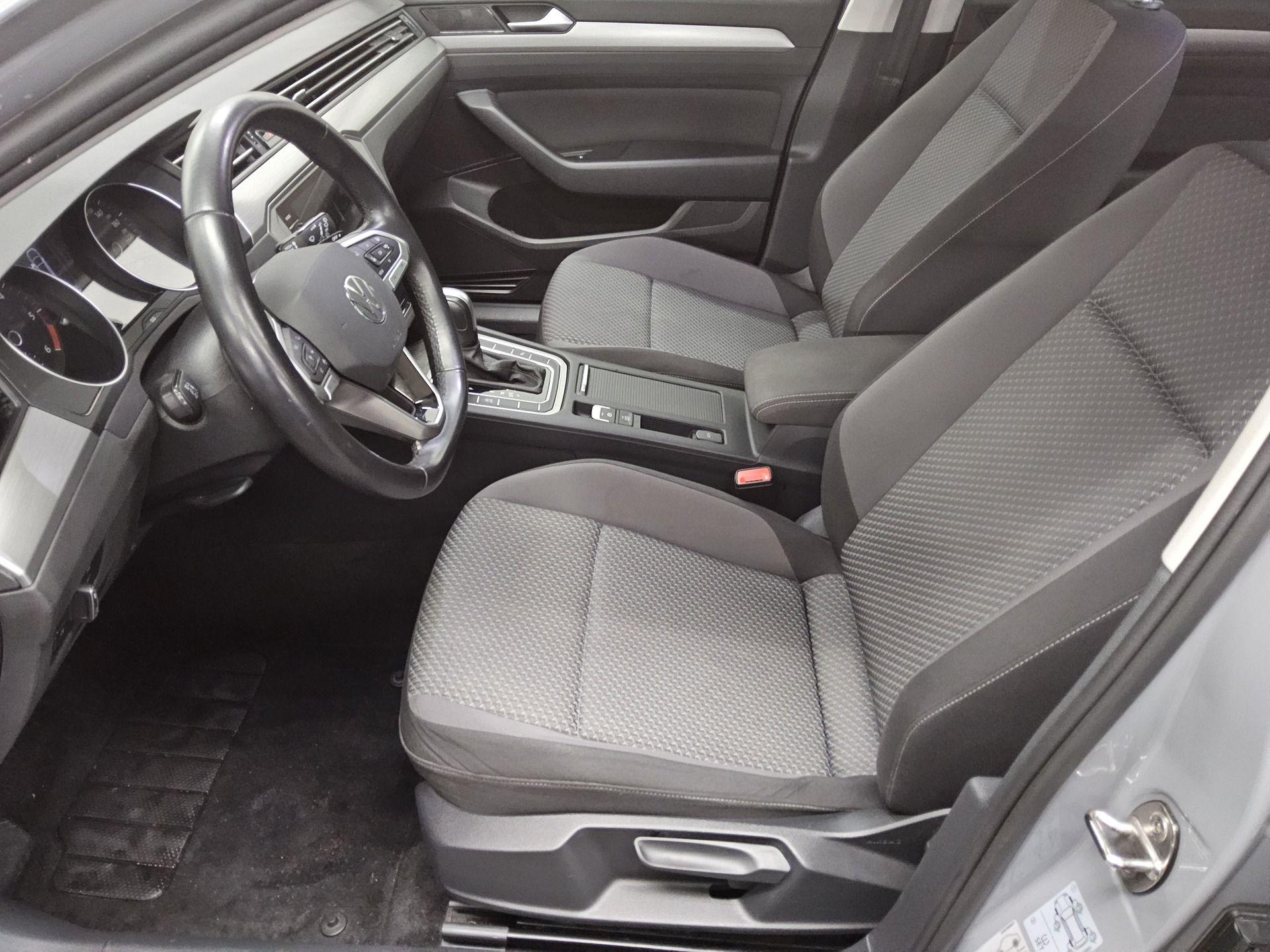 Volkswagen Passat Var. 2.0 TDI Navi LED ACC RFK el.Heck Shz 8