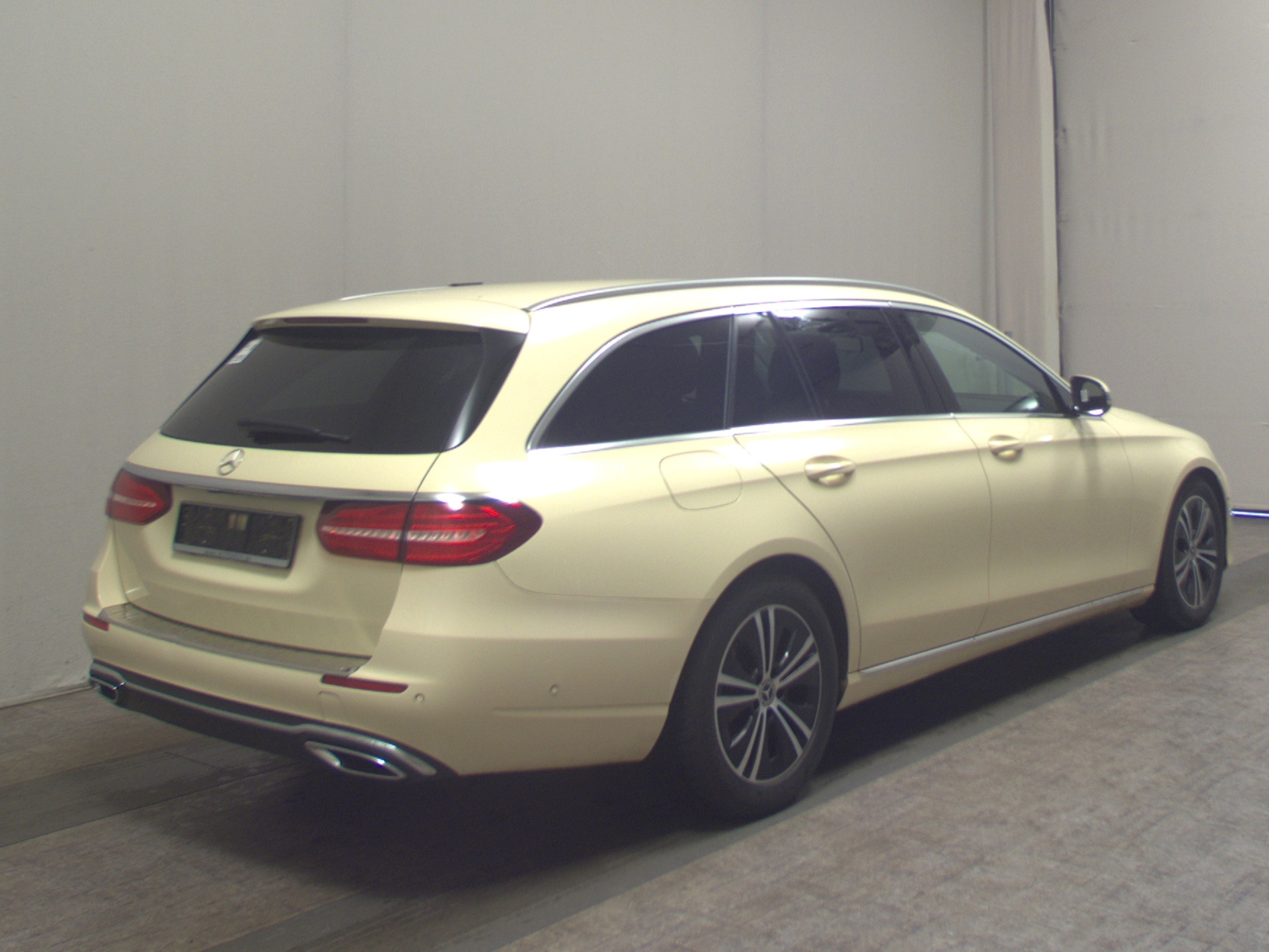 Mercedes-Benz E 200 T d Avantgarde Navi LED GSD Leder RFK 4