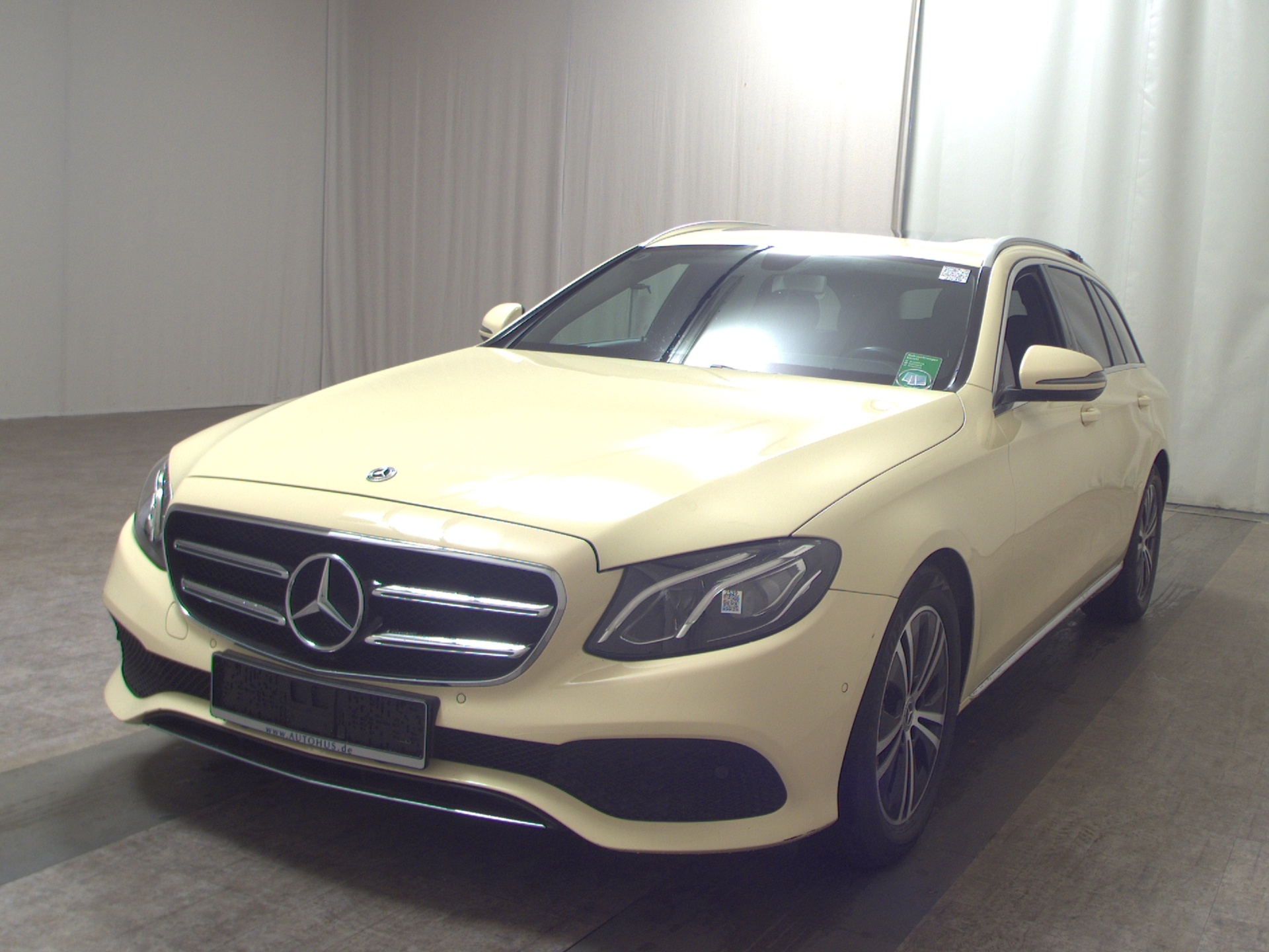 Mercedes-Benz E 200 T d Avantgarde Navi LED GSD Leder RFK 2