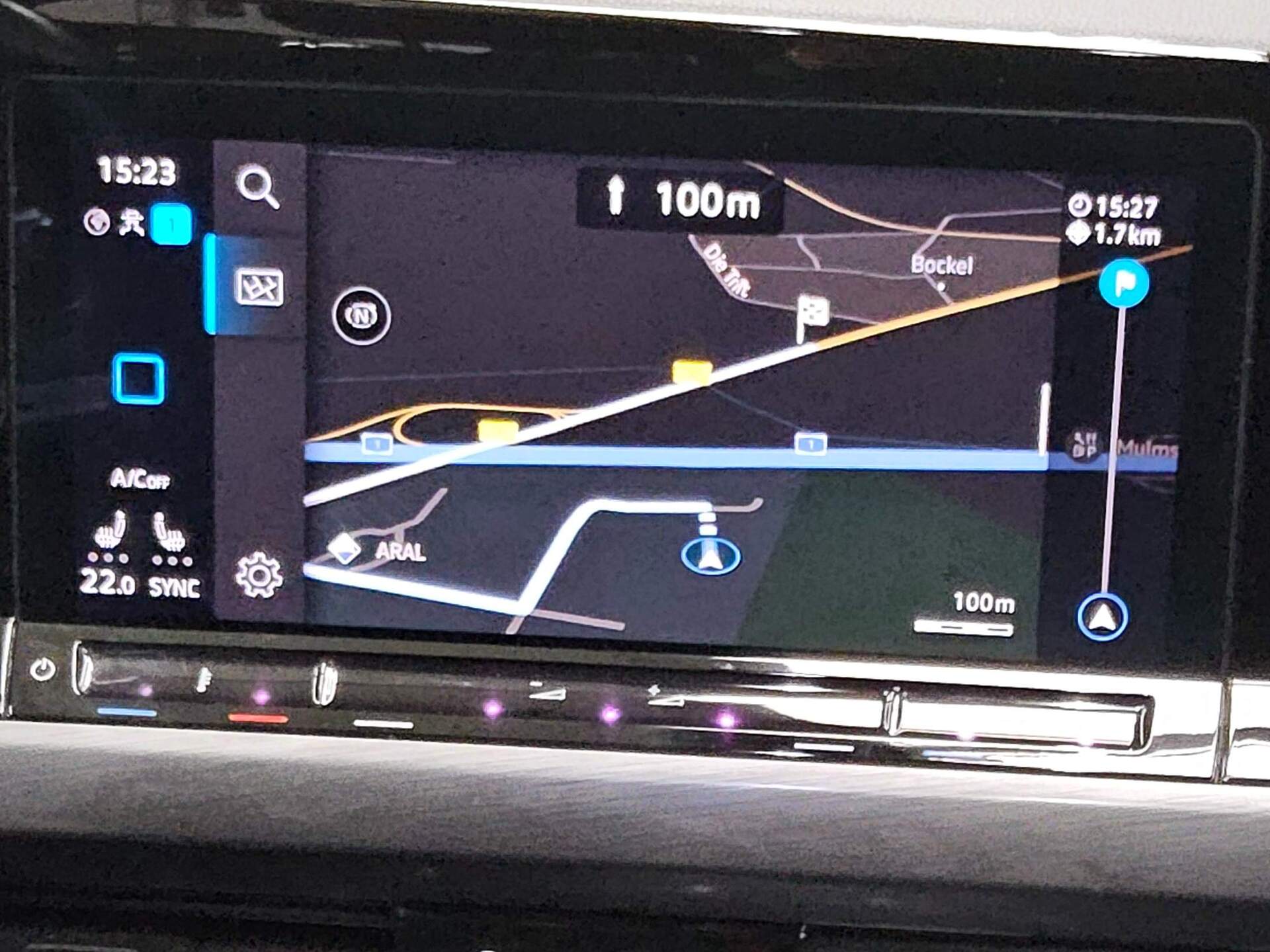 Volkswagen Golf-8 Var. 2.0 TDI Style Navi LED AID PDC Shz 6