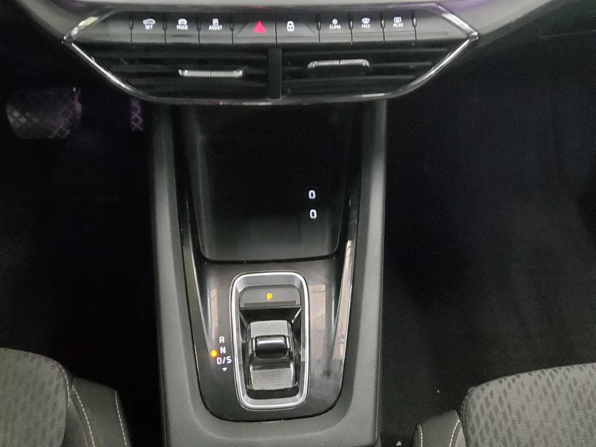Skoda Octavia Kombi 2.0 TDI Style Navi LED vc HuD AHK 6