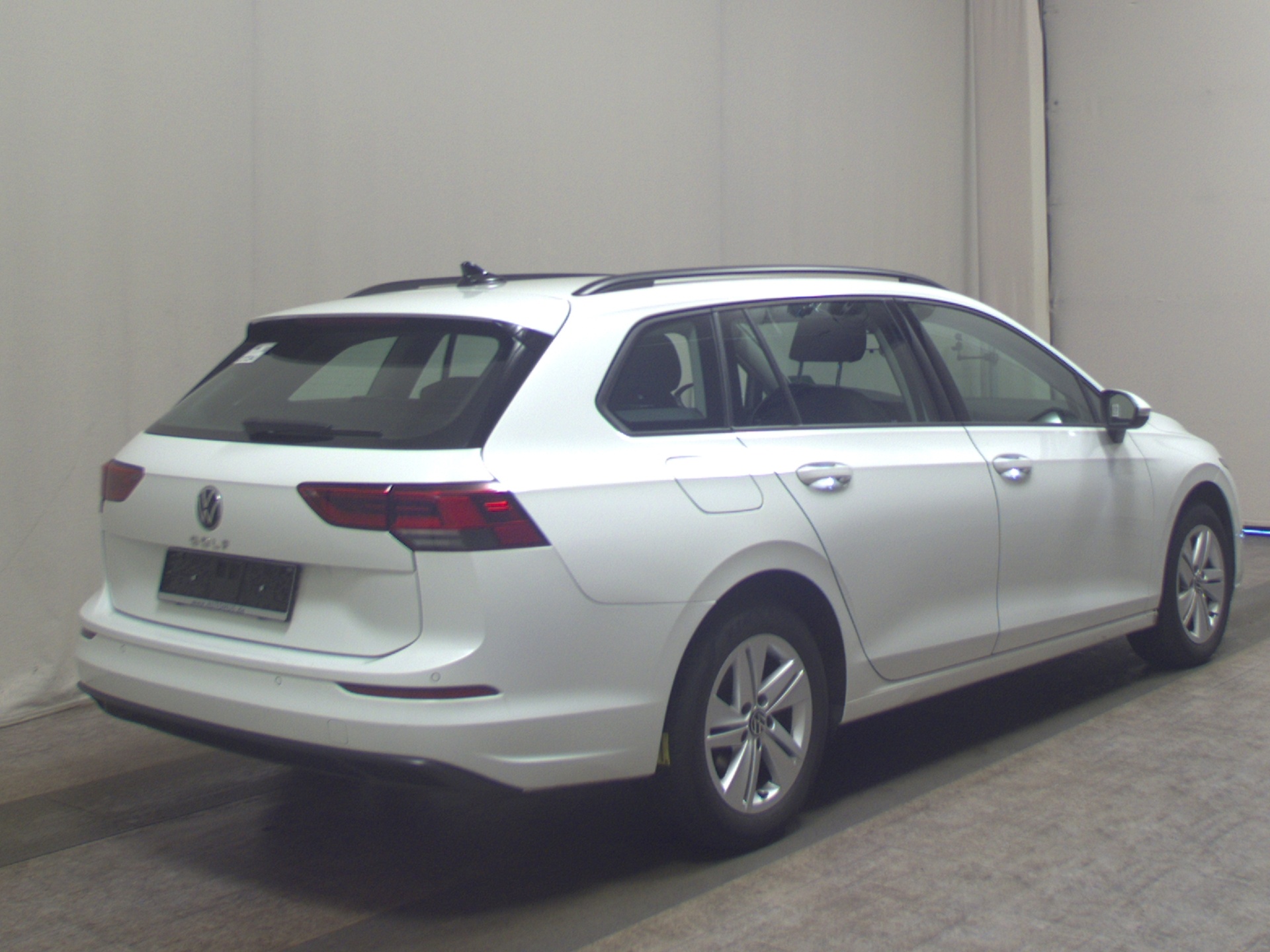 Volkswagen Golf-8 Var. 2.0 TDI Life Navi LED AID PDC 4