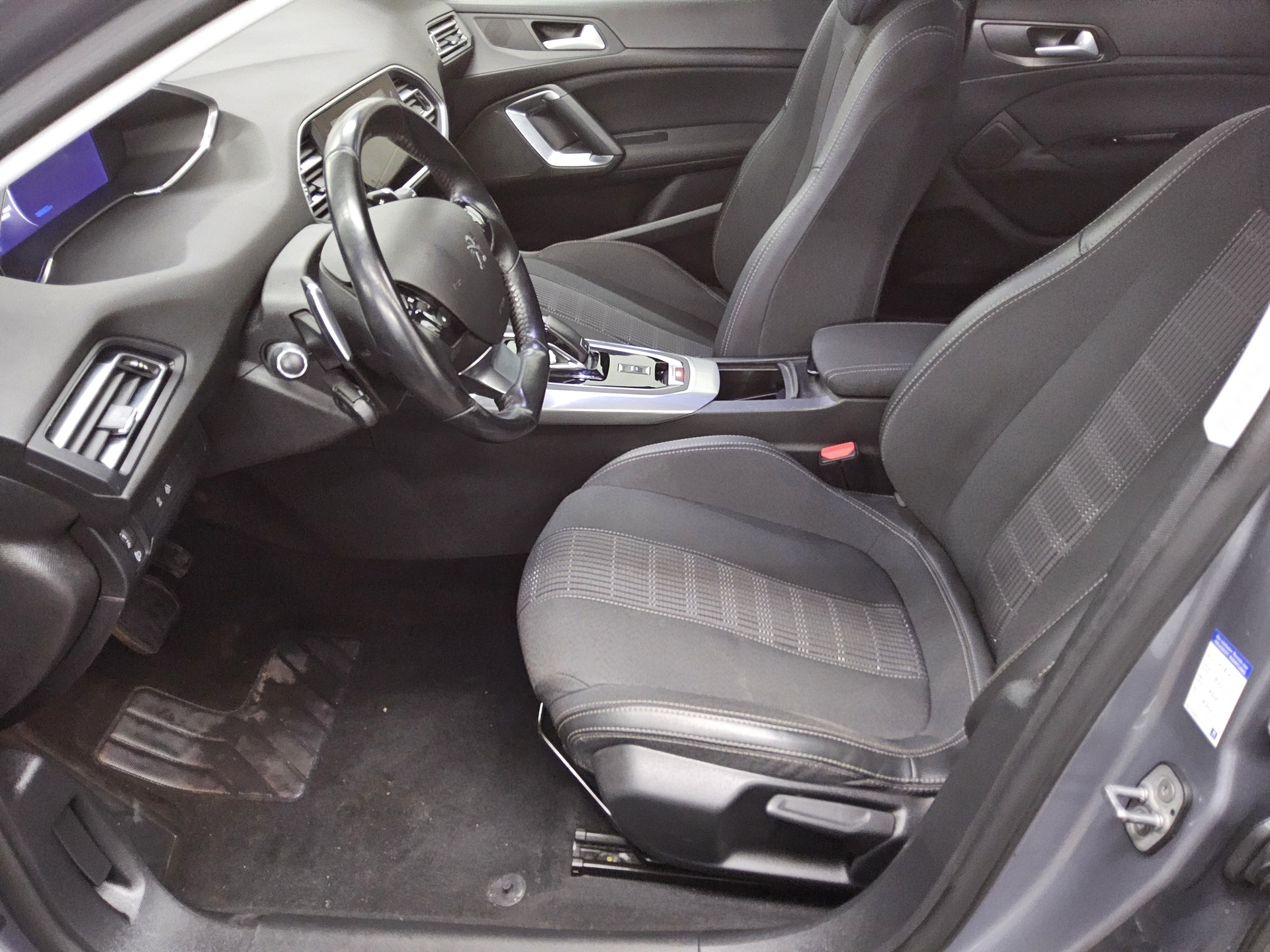 Peugeot 308 1.5 BlueHDi 130 Allure T-Leder Navi RFK AHK 9