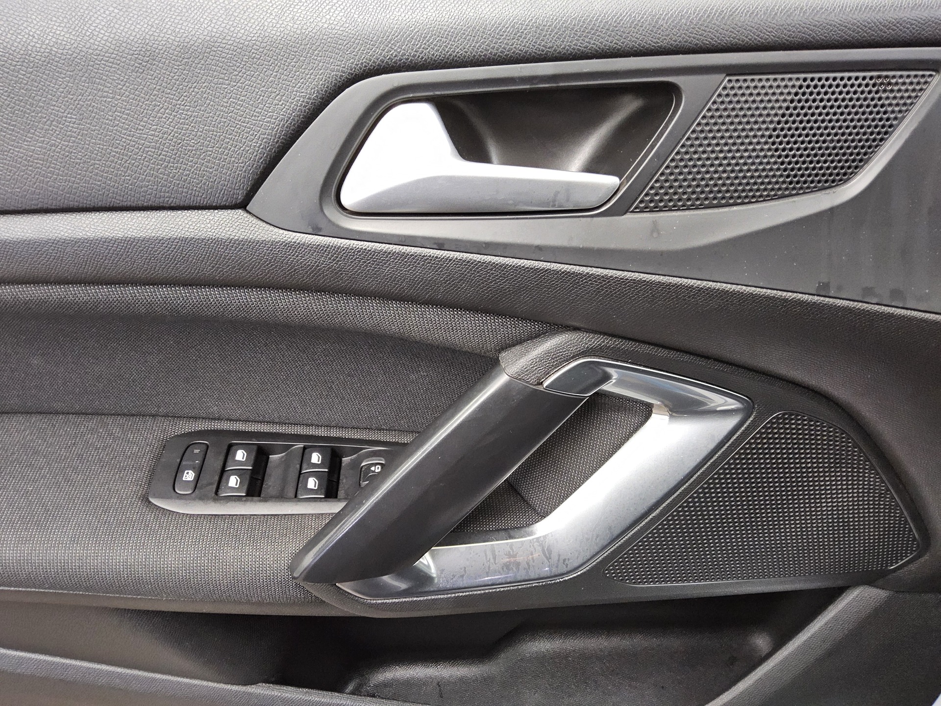 Peugeot 308 1.5 BlueHDi 130 Allure T-Leder Navi RFK AHK 10