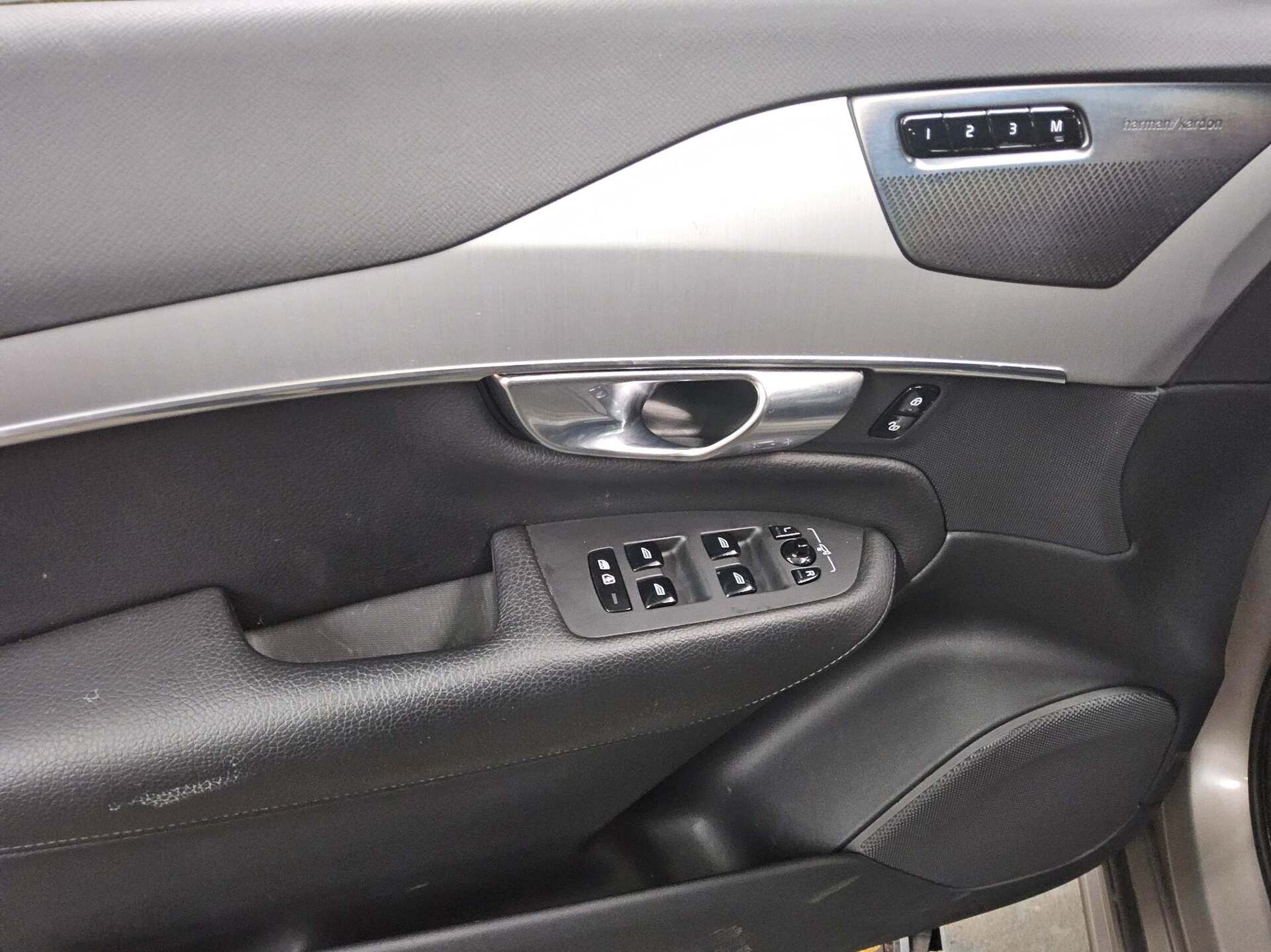 Volvo XC90 T8 AWD Hybrid Leder Navi LED H/K Sound 360° 10