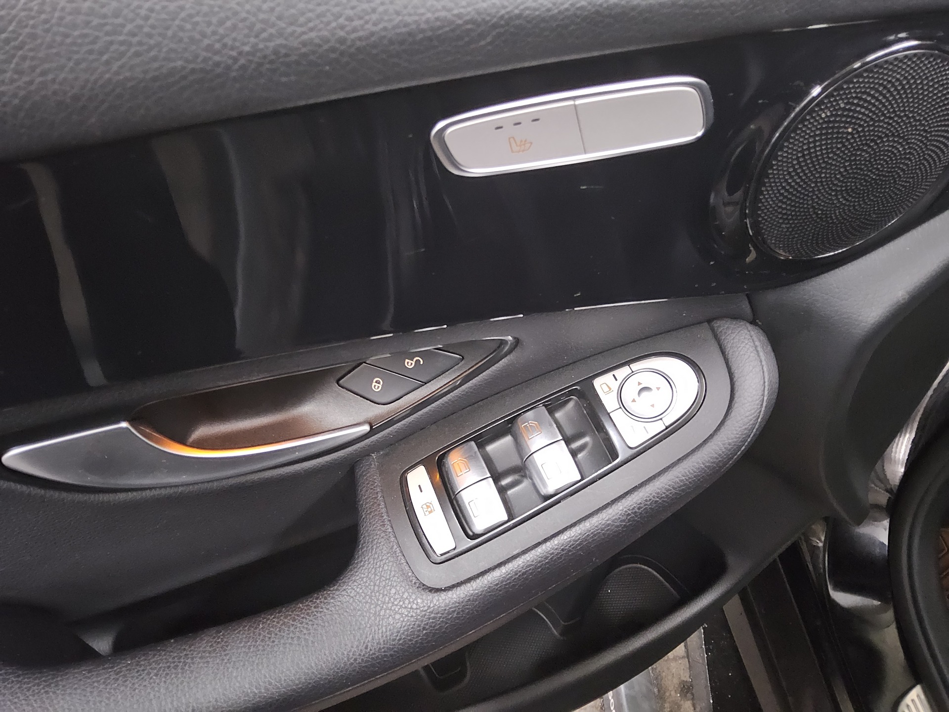 Mercedes-Benz GLC 220 d 4M Navi LED PDC SHZ 9