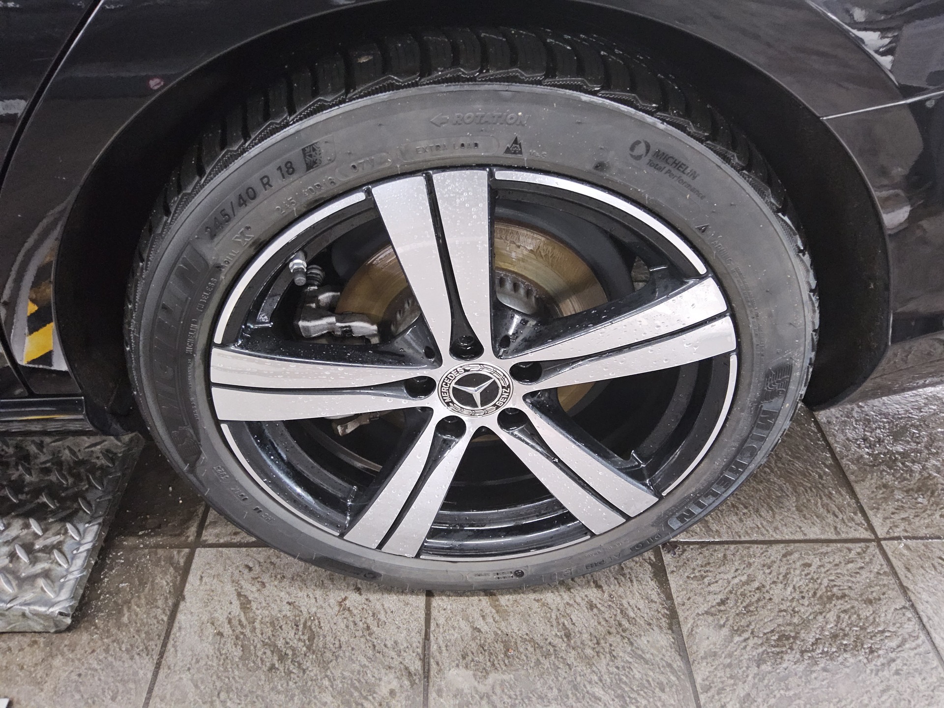 Mercedes-Benz C 200 d Navi Head-up-Display Sound LED 11