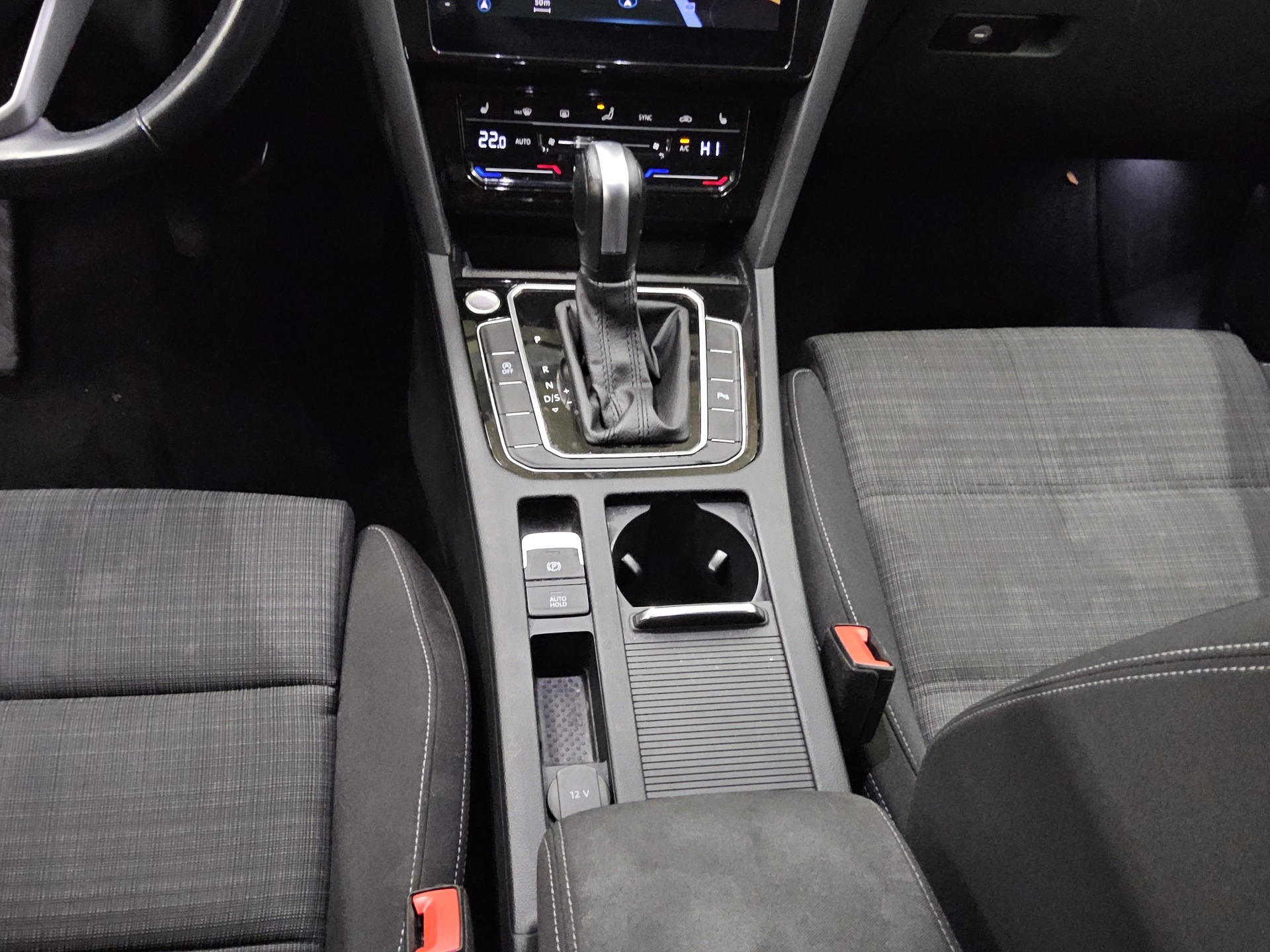 Volkswagen Passat Var. 2.0 TDI Business Navi LED DC AHK RFK 6