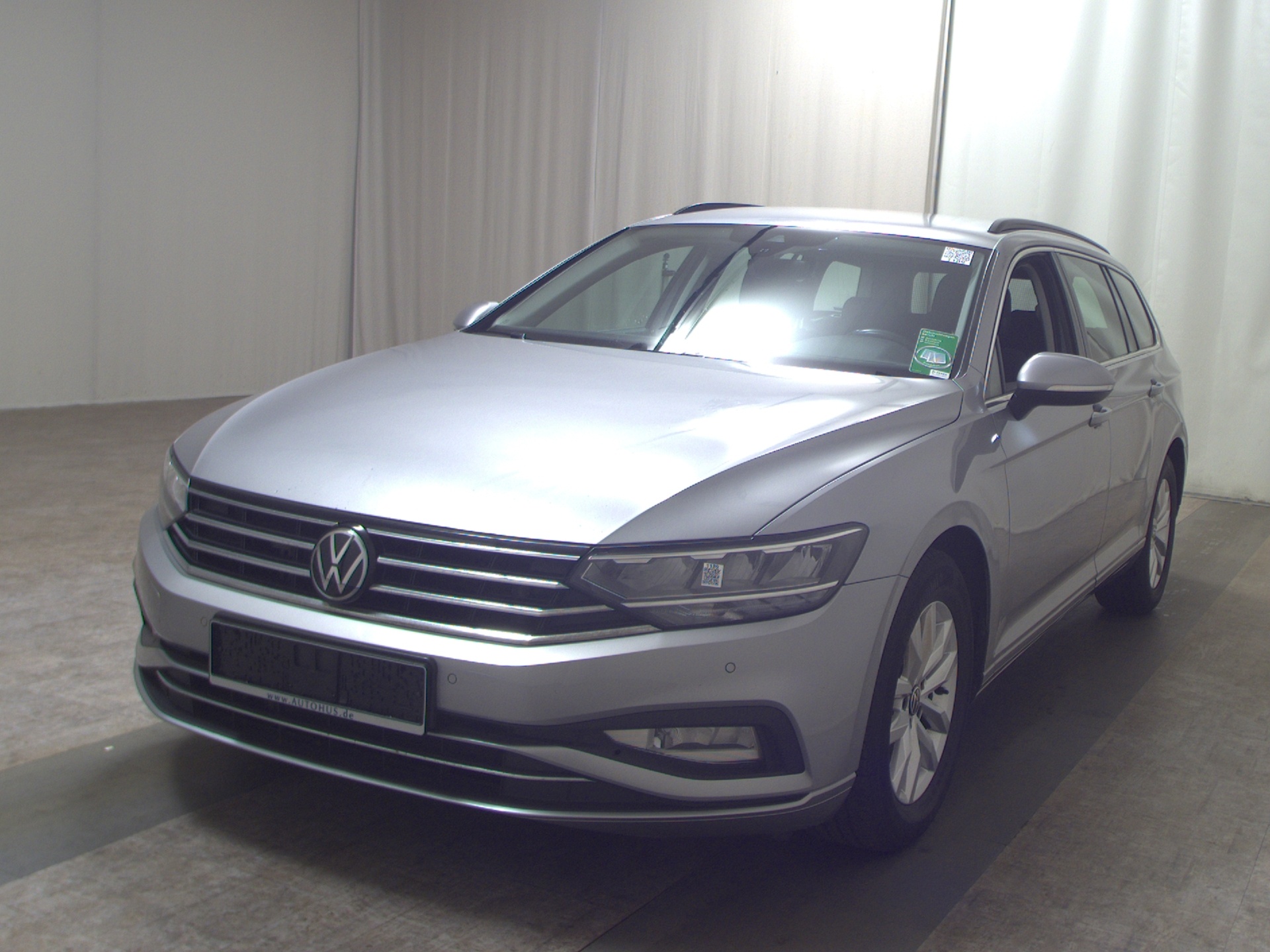 Volkswagen Passat Var. 2.0 TDI Business Navi LED DC AHK RFK