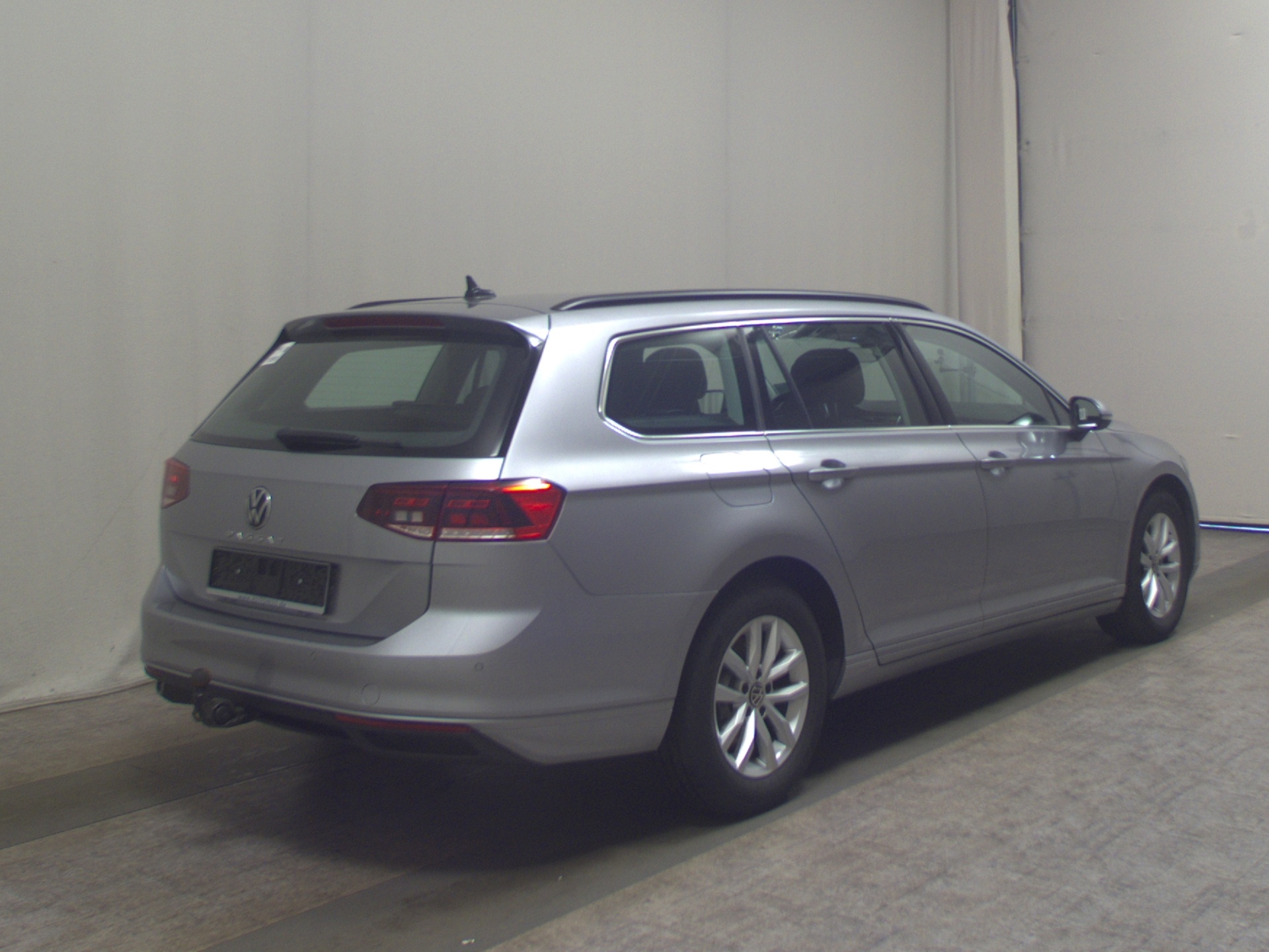 Volkswagen Passat Var. 2.0 TDI Business Navi LED DC AHK RFK 4
