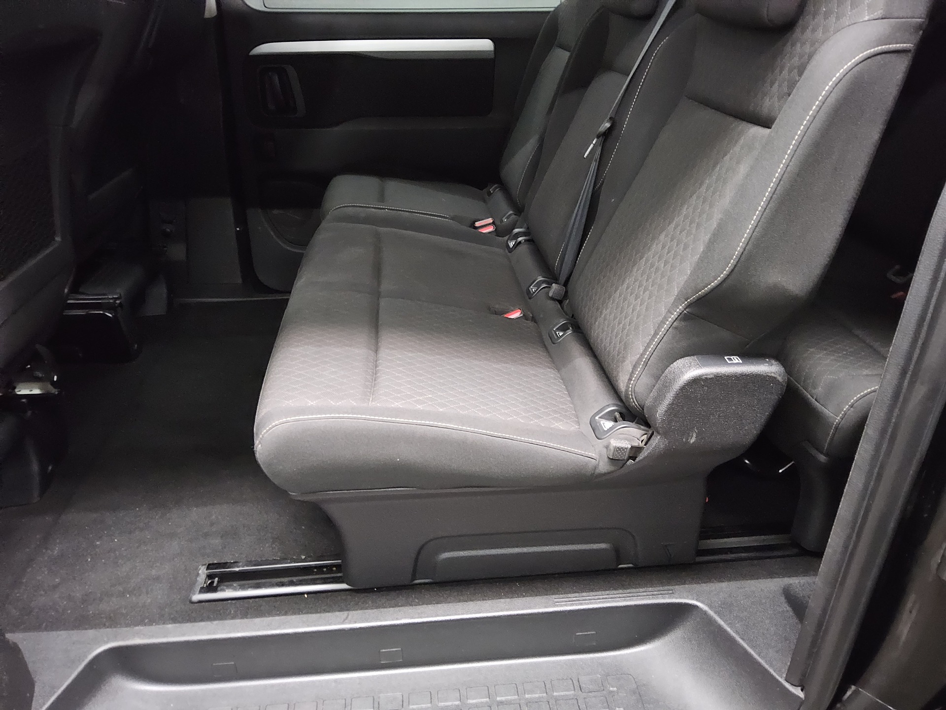 Opel Vivaro 2.0 D Edition M 8-Sitze Navi HuD AHK 13