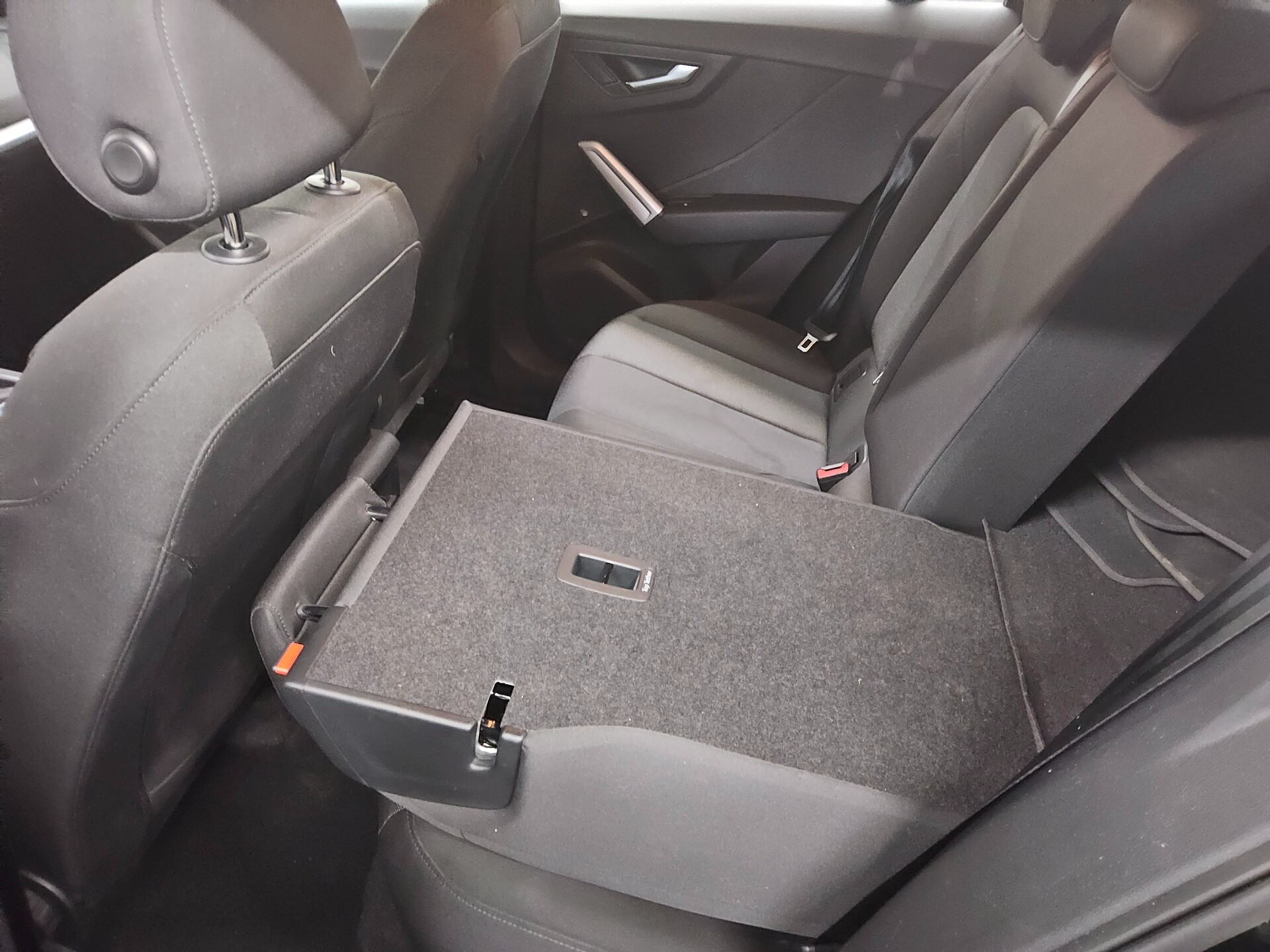 Audi Q2 35 TFSI advanced LED MMI RfK ACC DAB Shz PDC 12