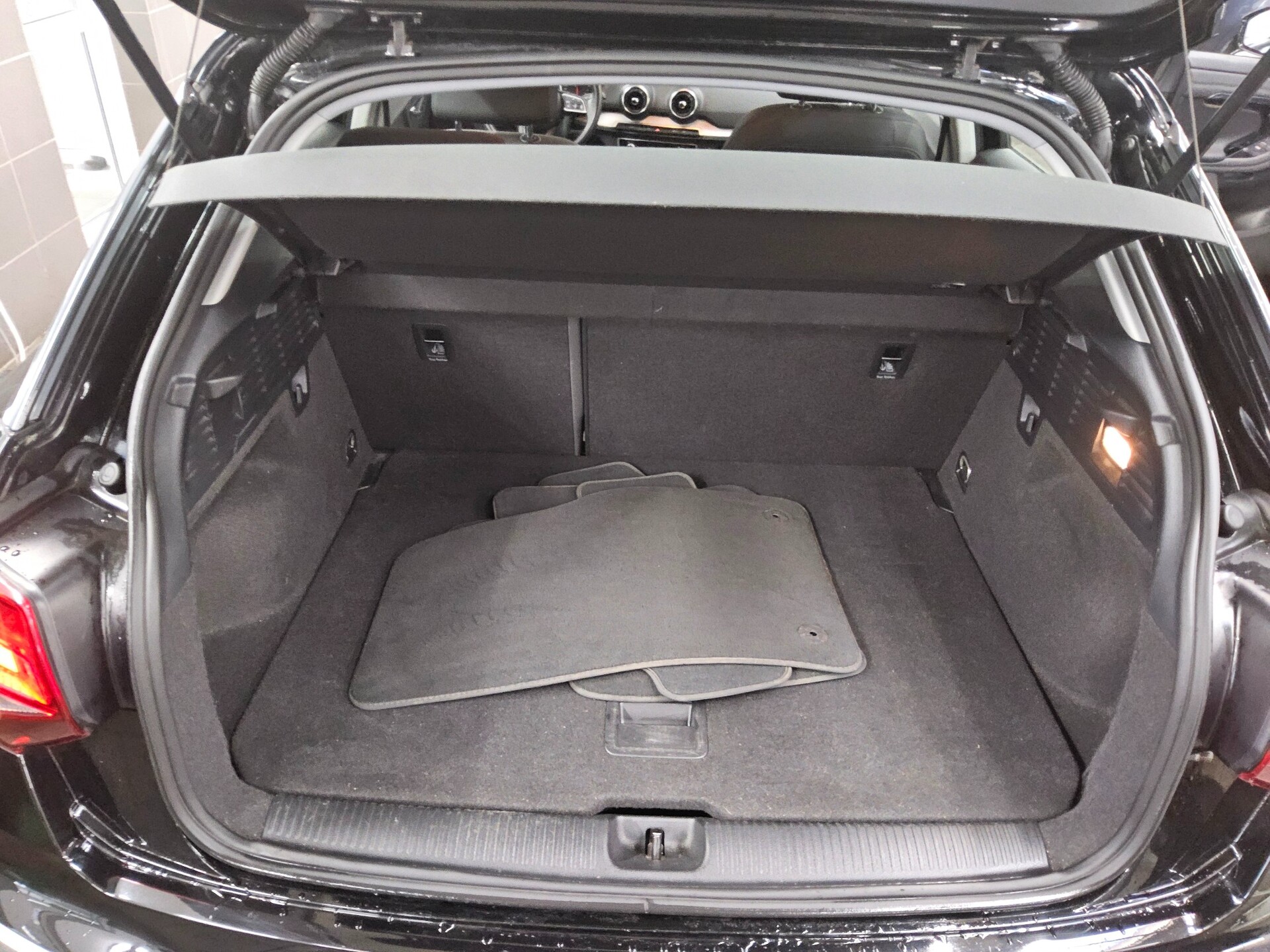 Audi Q2 35 TFSI advanced LED MMI RfK ACC DAB Shz PDC 11