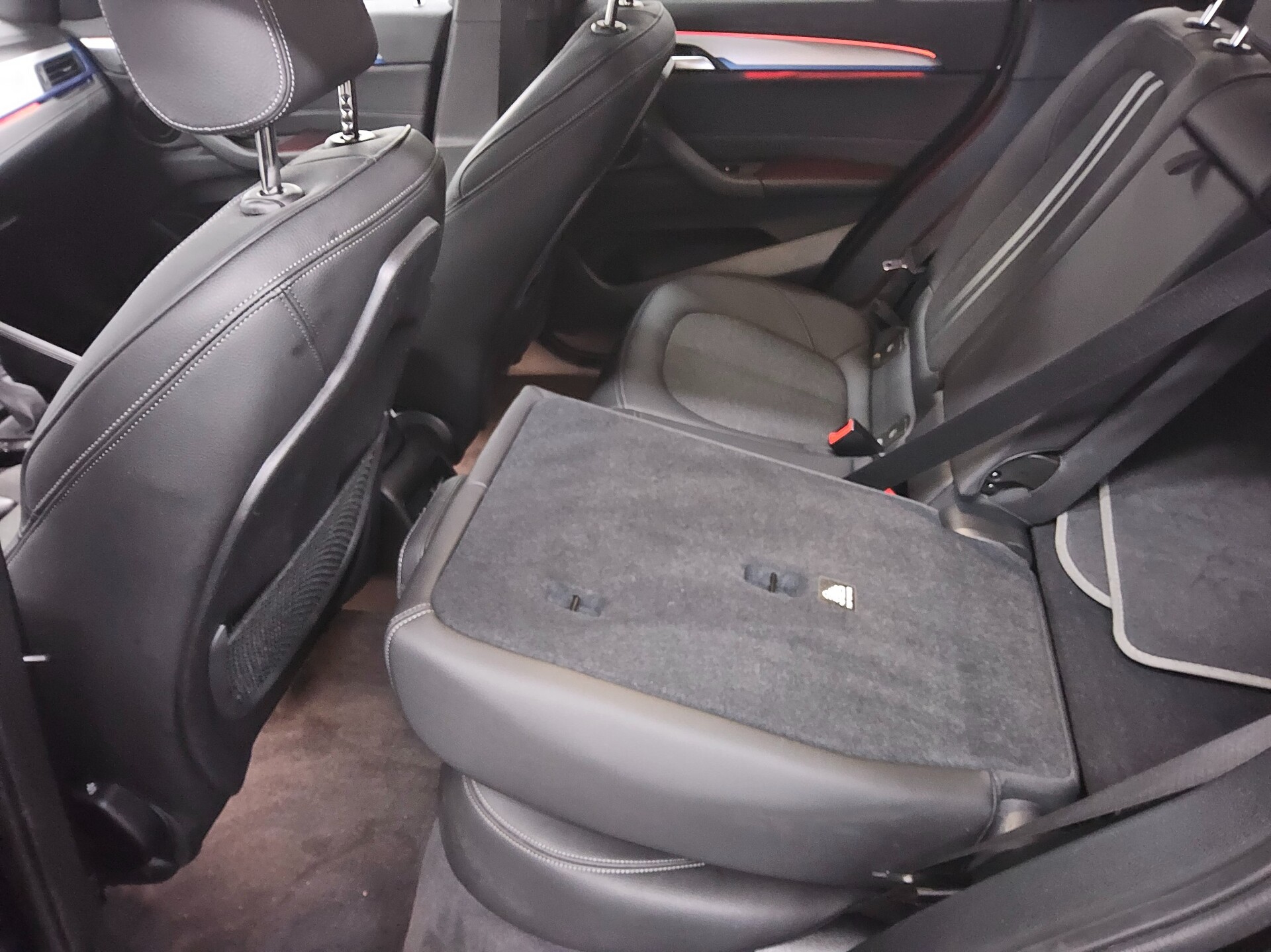 BMW X1 xDrive25e M-Sport Navi LED AHK Shz PDC 12