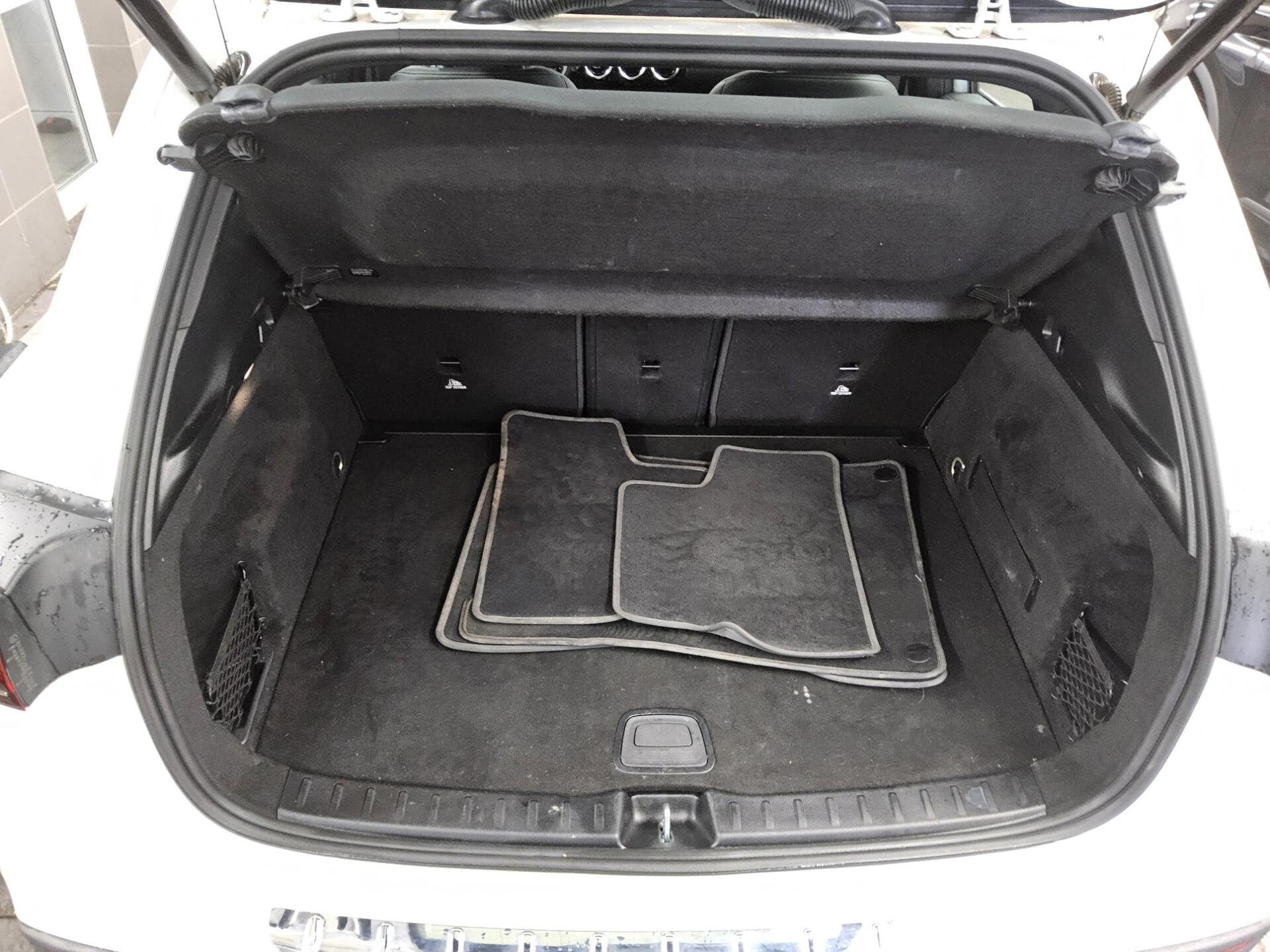 Mercedes-Benz GLA 220 d Progressive Navi LED AHK Kamera Shz 12